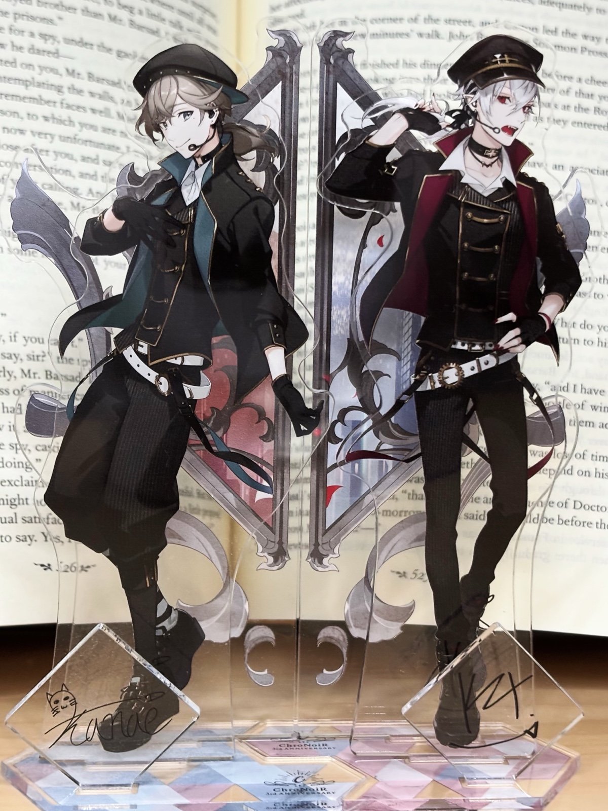 Chronoir Kanae & Kuzuha anniversary acrylic stand