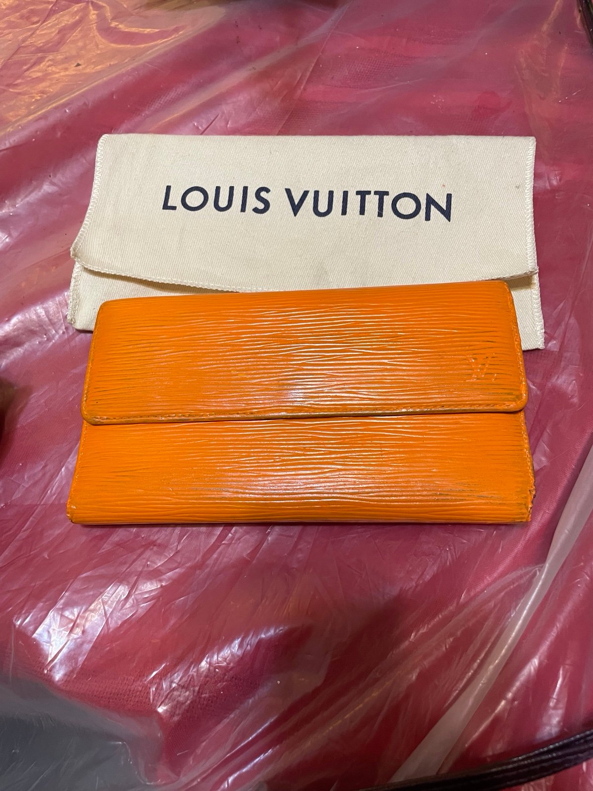 Louis Vuitton epi wallet