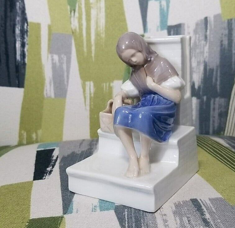 Copenhagen Porcelain The Little Match Girl B&G Bing and Grondahl Figurine Signed