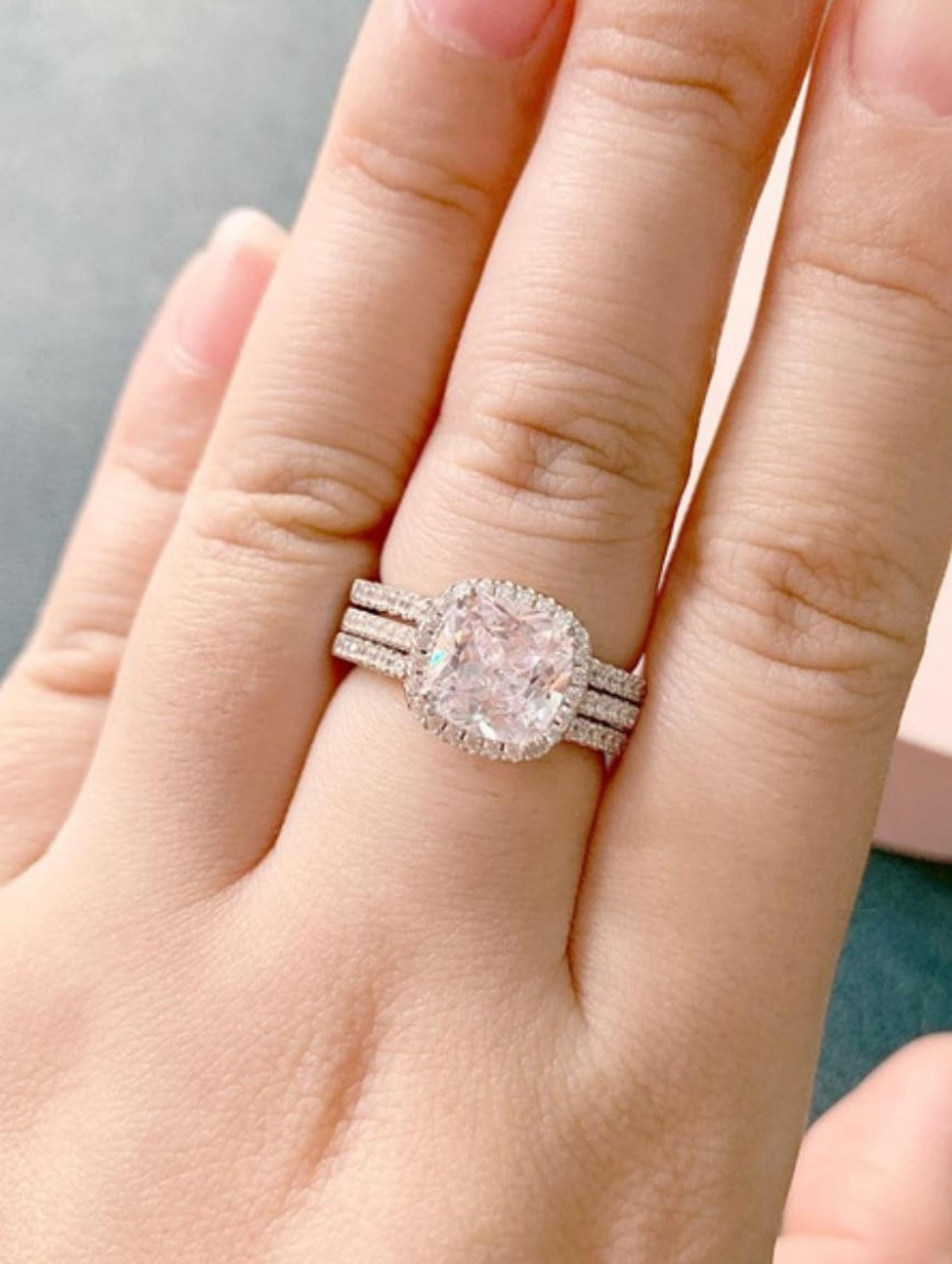 Women’s Engagement Ring Set