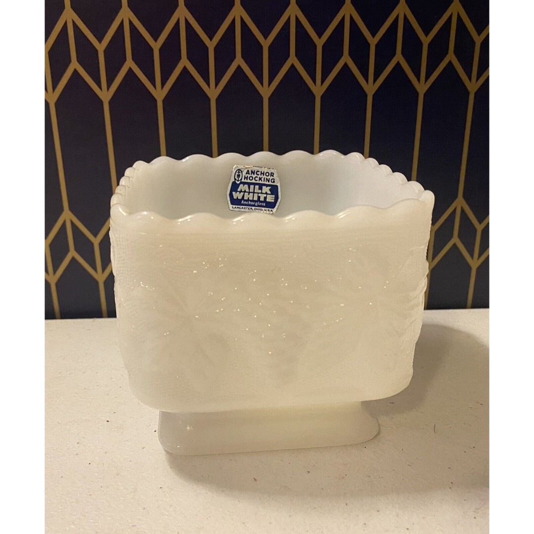 Vintage Anchor Hawking White Square Milk Glass Candy Dish 4.5 [Item 480]