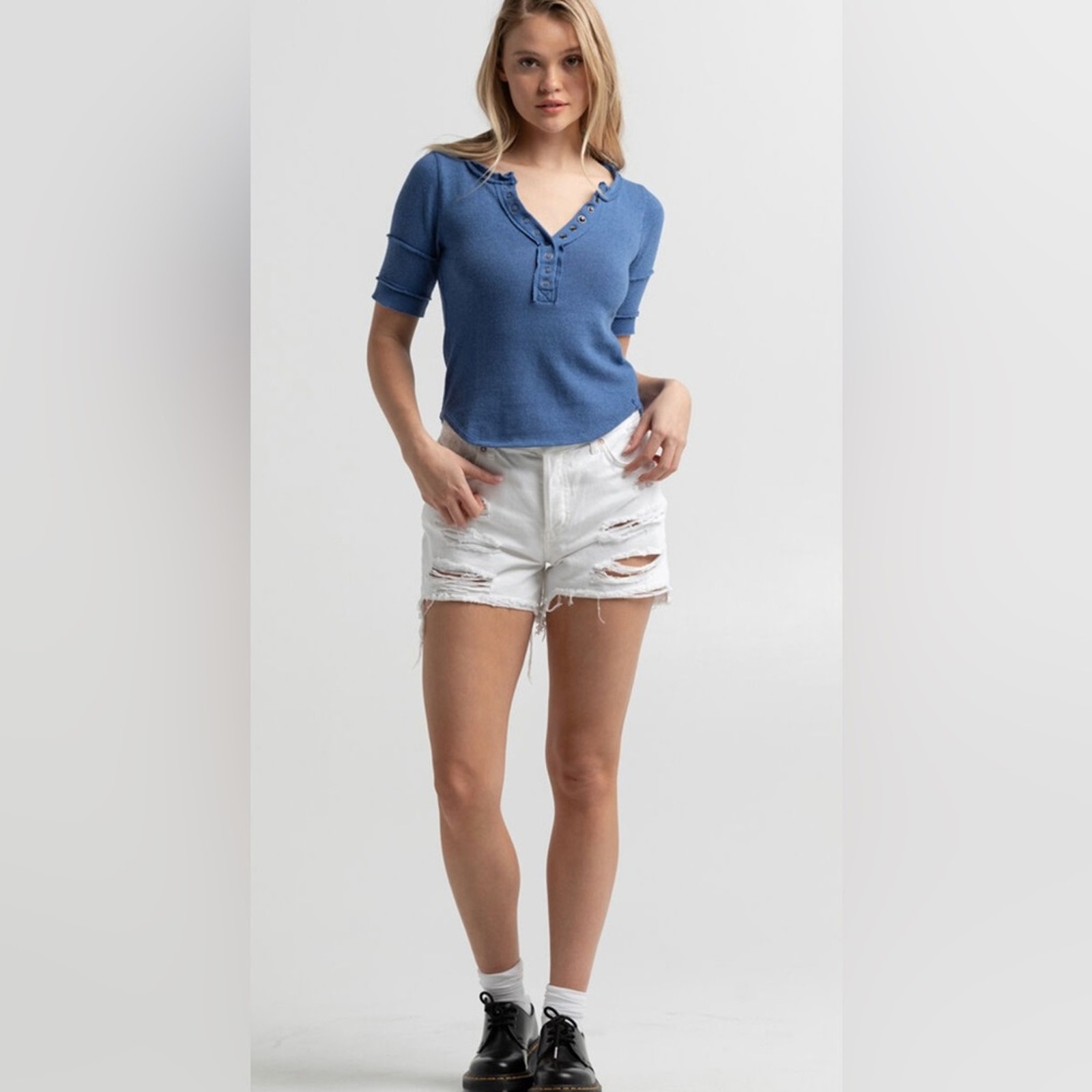 Free People Maggie Mid-Rise Frayed Hem Distressed Denim Shorts Optic White Sz 31