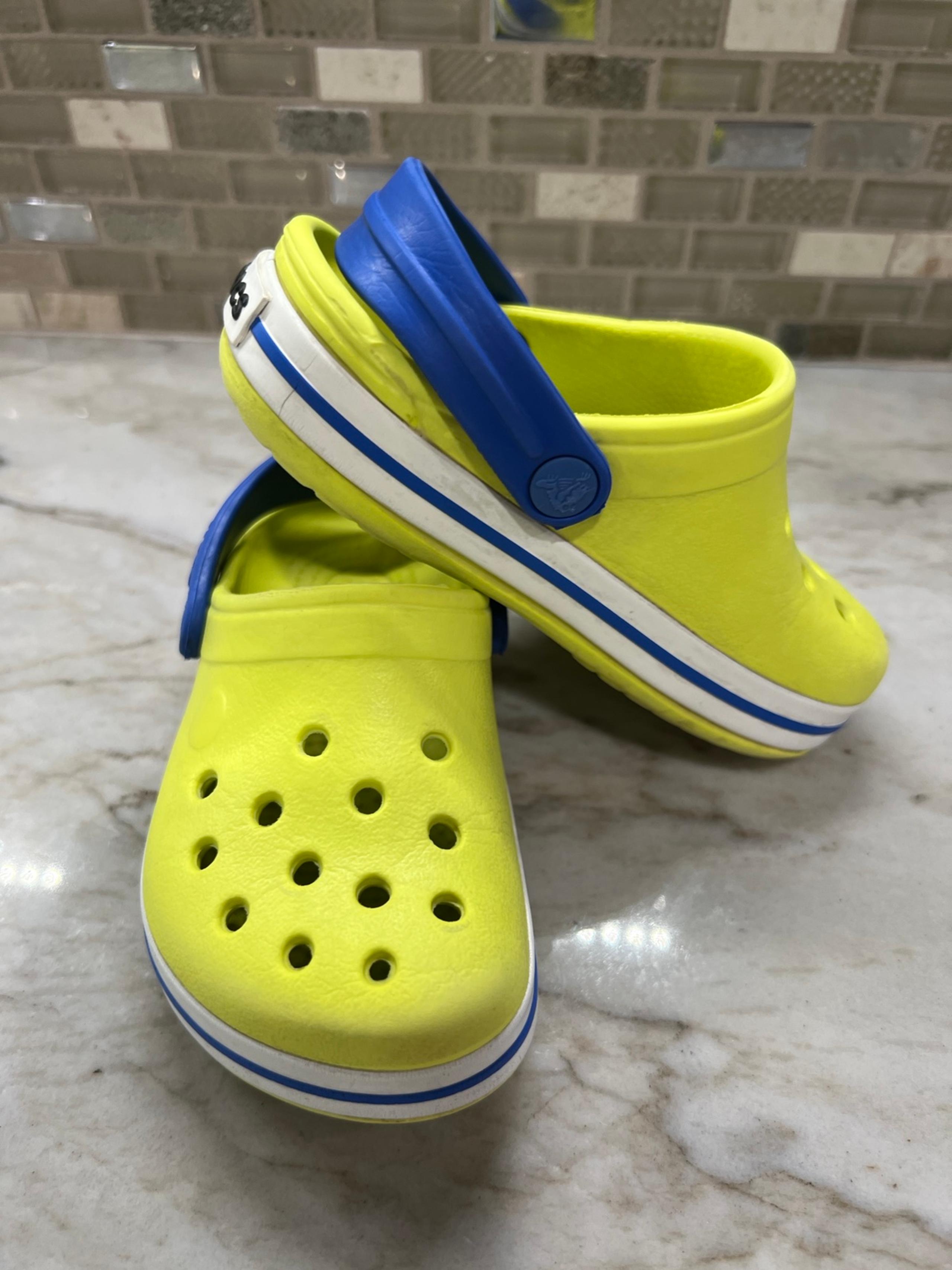 Crocs Crocband clogs in tennis ball!