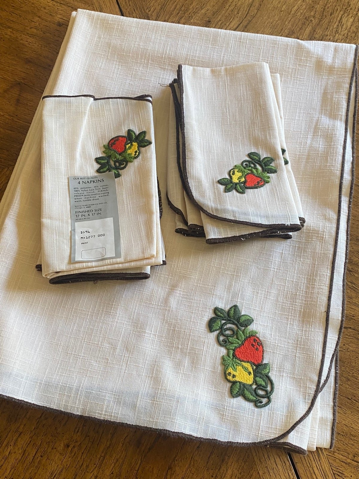 Pristine Vintage Sears 1970’s 80’s Strawberry Tablecloth + 8 Napkins NEW