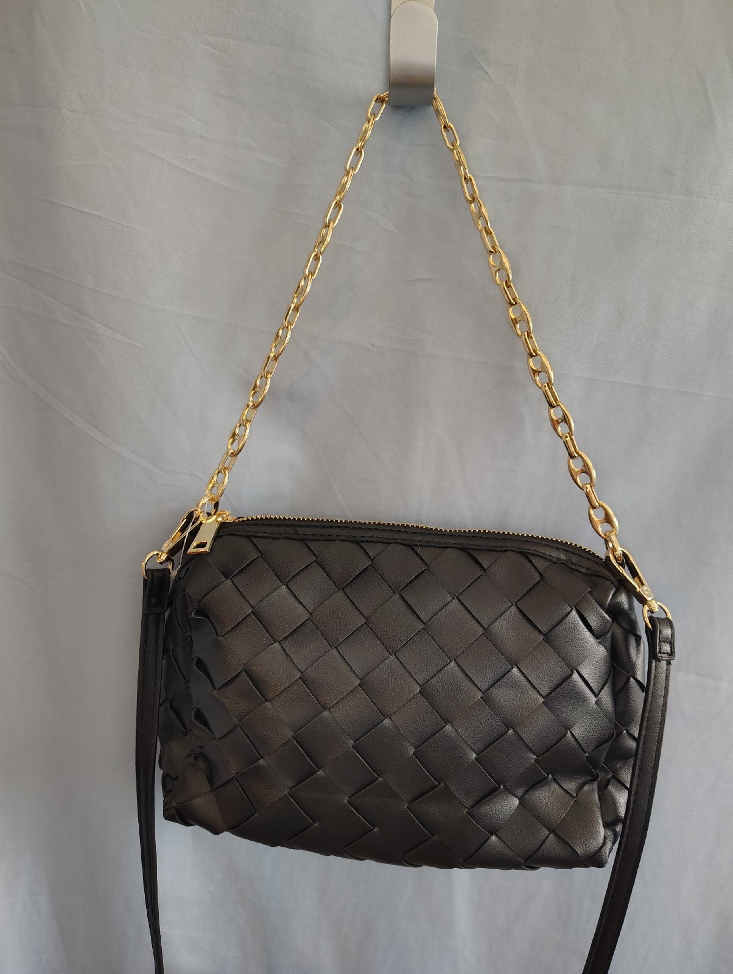 NWOT Urban Expressions Gold Chain Purse Detachable Strap Black Weave