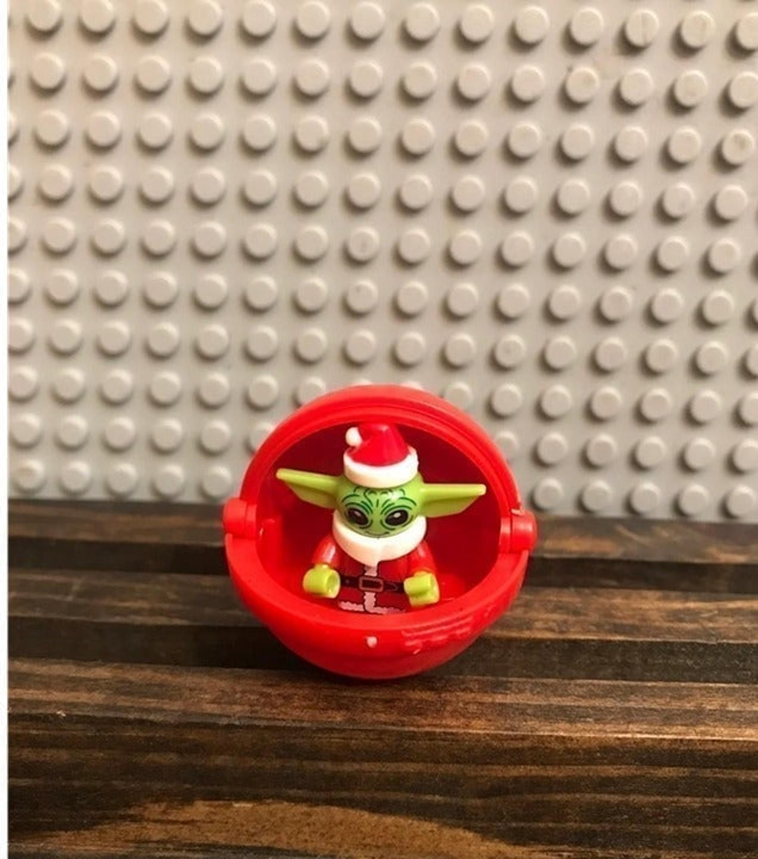 New Grogu Baby Yoda in a Pod Christmas Star Wars Minifigure  Mini Figure