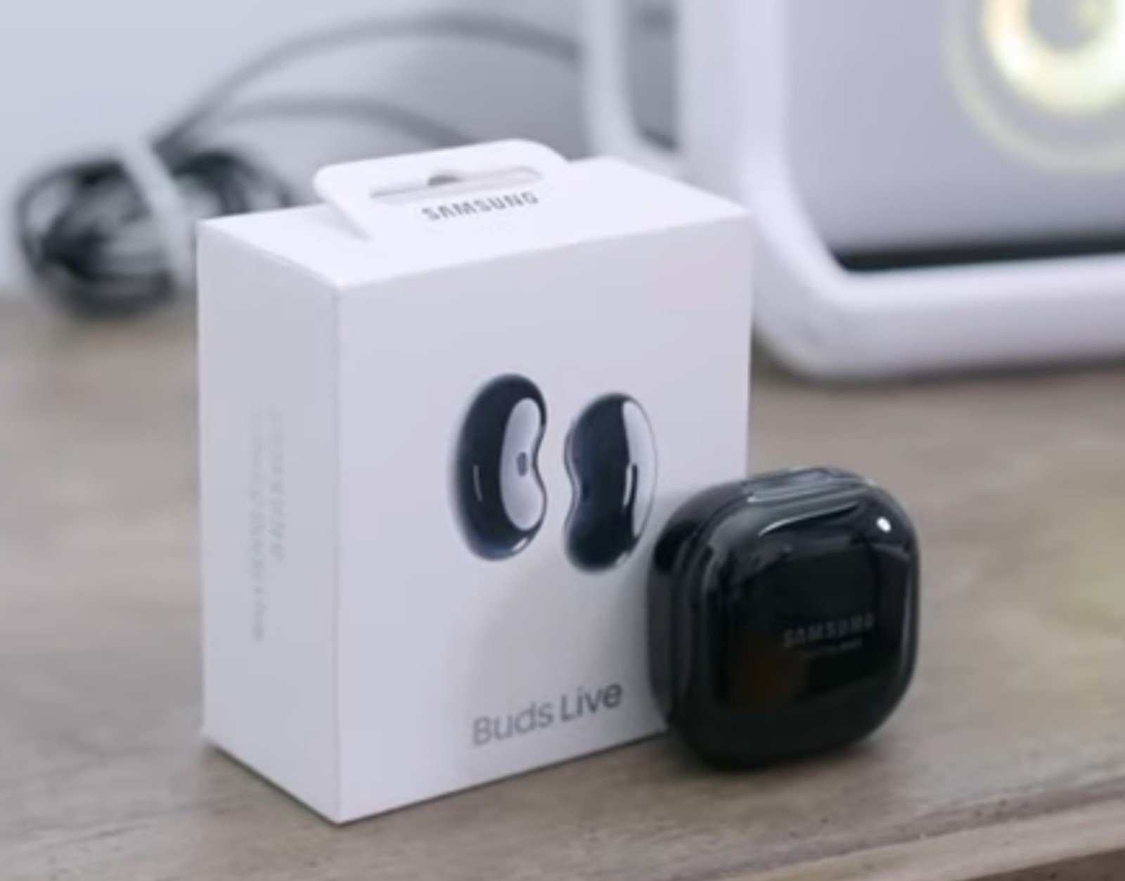 NEW Samsung Galaxy Buds Live Earbuds Mystic Black w/ Charging Case