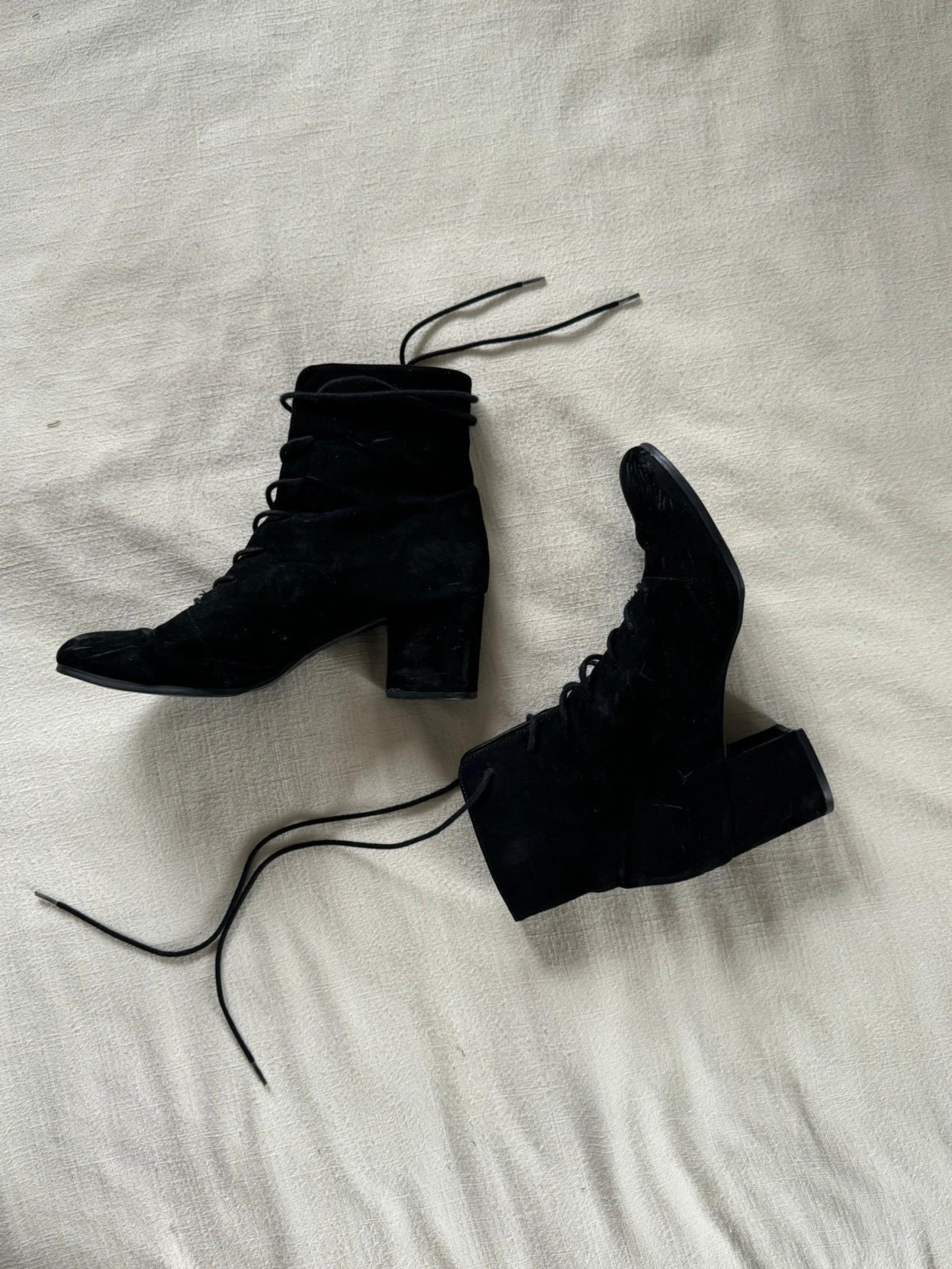 Women’s Forever 21 Black Lace Up Suede 2 inch Heel Boots (Vintage)
