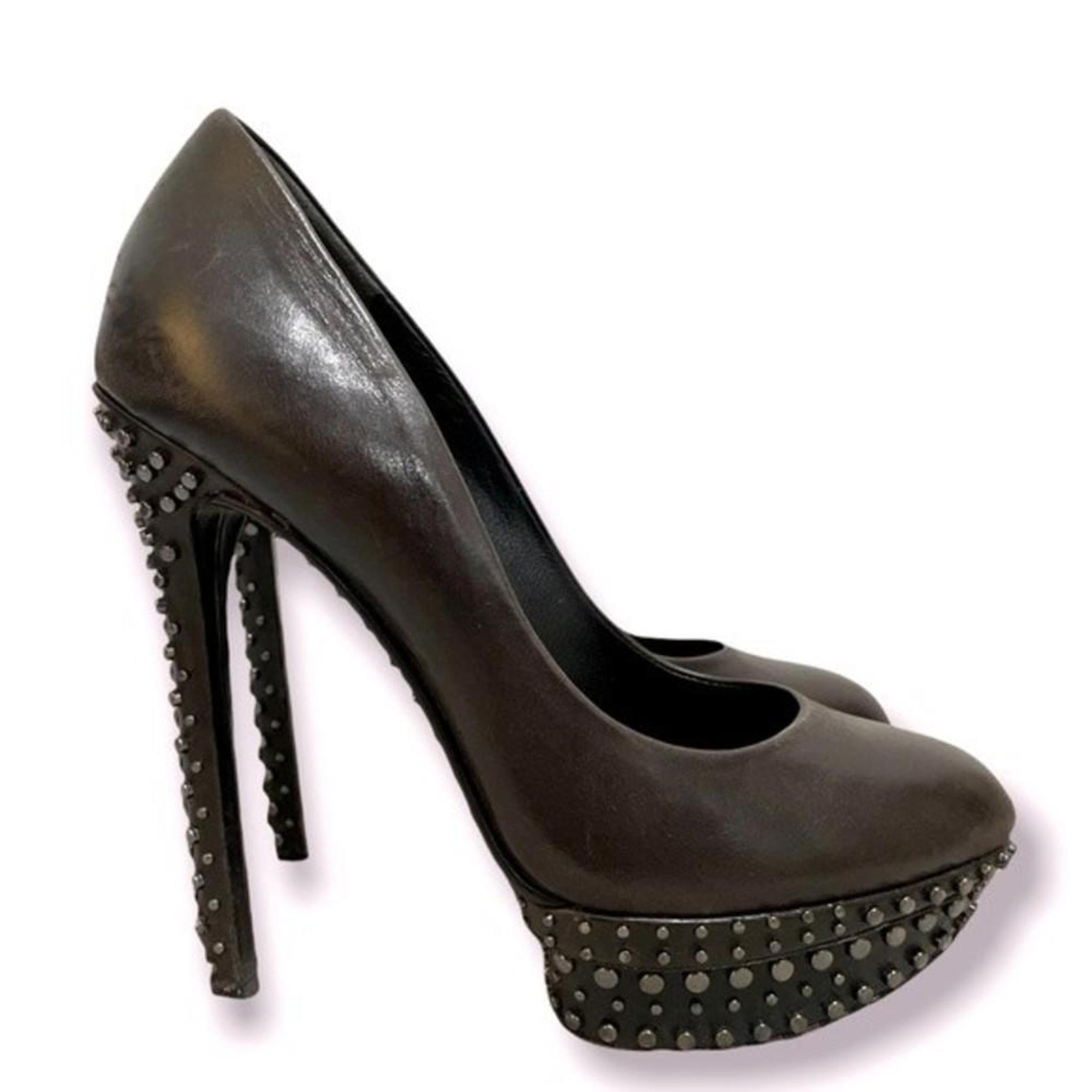 B Brian Atwood Leather Studded Platform Pumps SZ 6.5