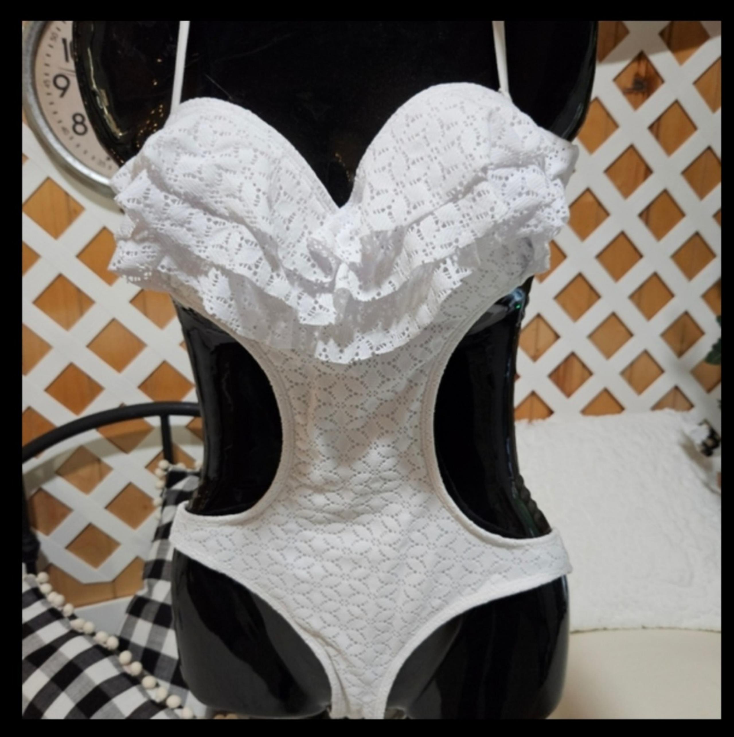 BONGO Womens Cut Out Front One Piece Bathing Suit Size Large White