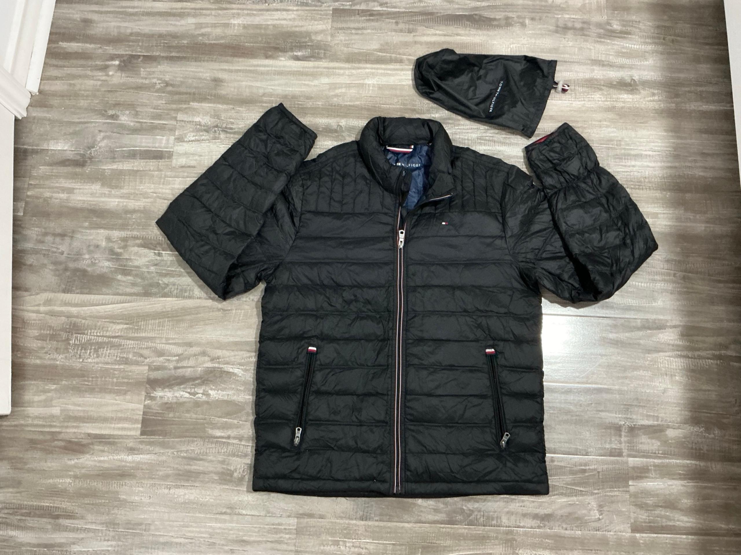 Tommy Hilfiger mens medium puffer jacket with bag to go in