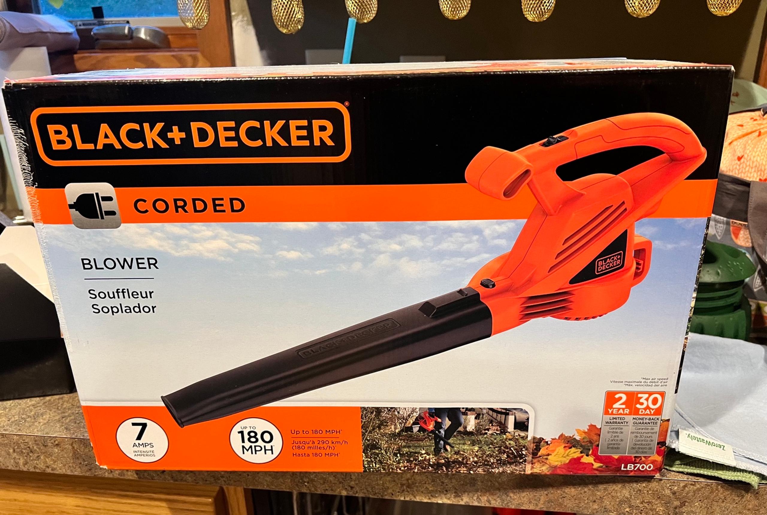 Black and Decker corded leaf blower 7 amps 180 mph