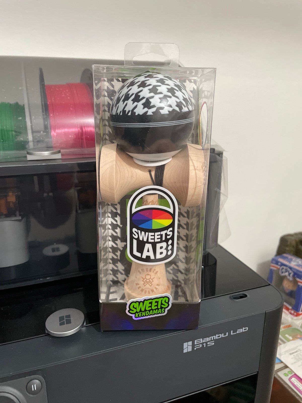 SWEETS LAB - V28 - SOCIALITE Kendama