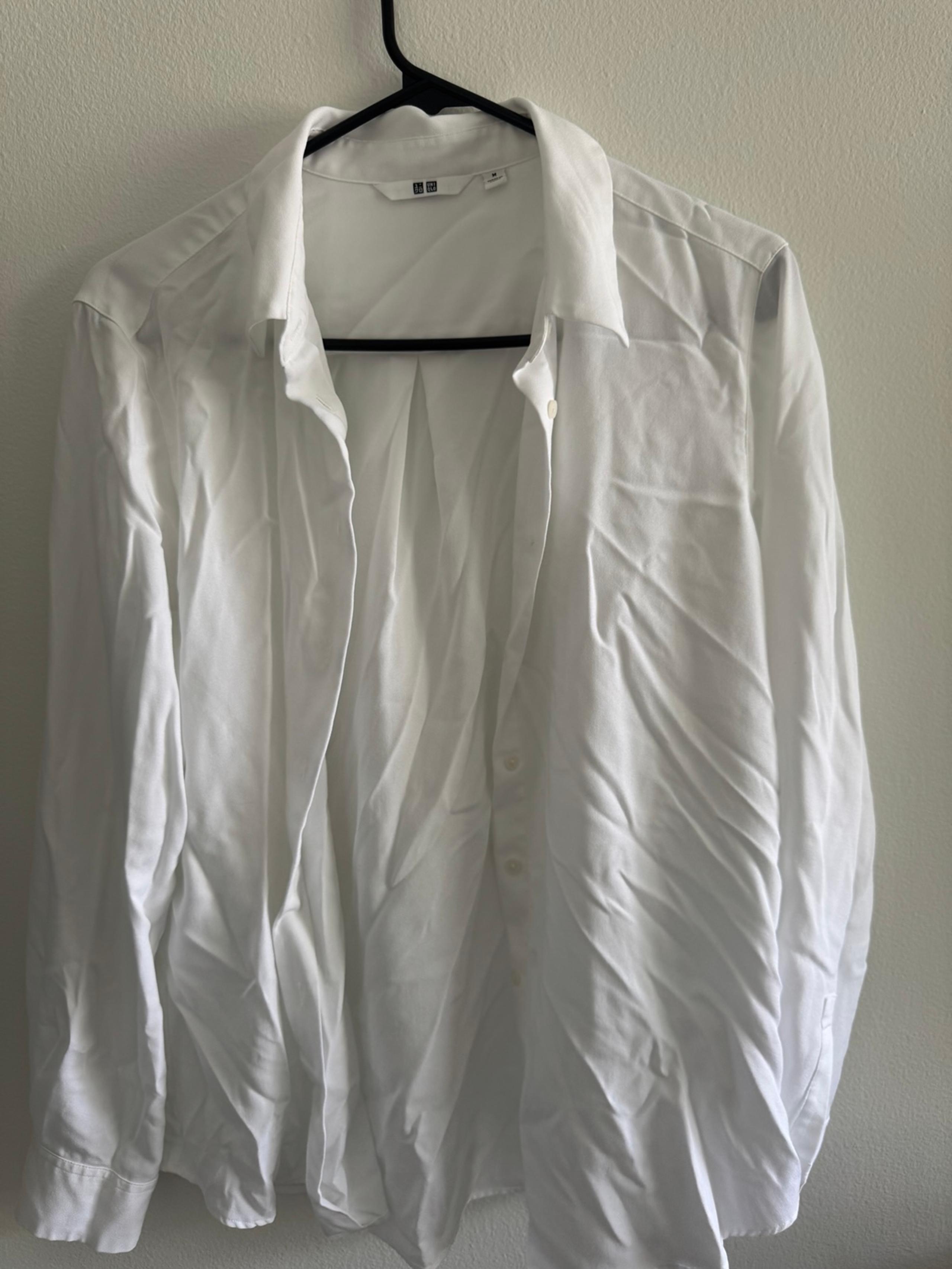 Uniqlo white botton down shirt