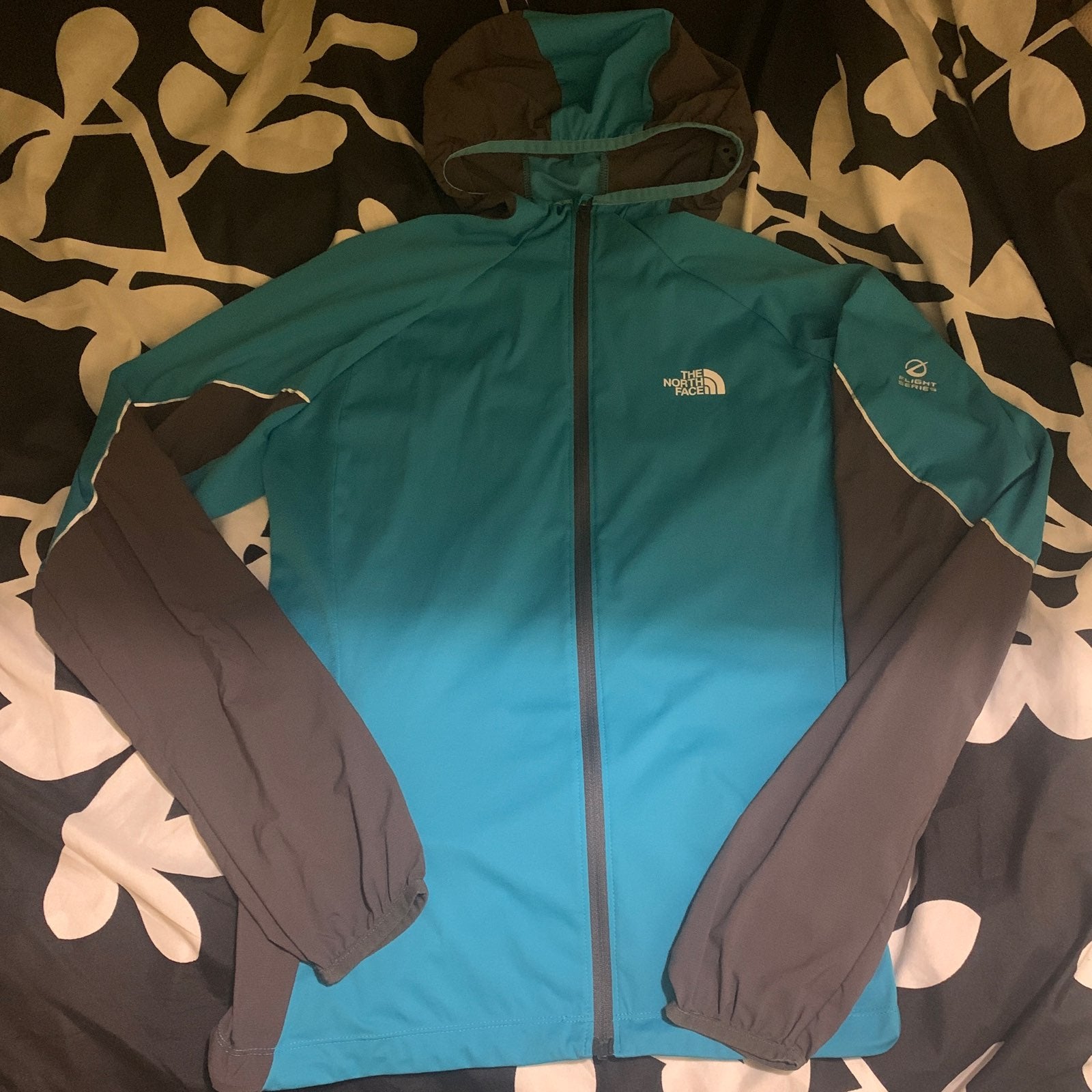 Size M NEW The Northface jacket