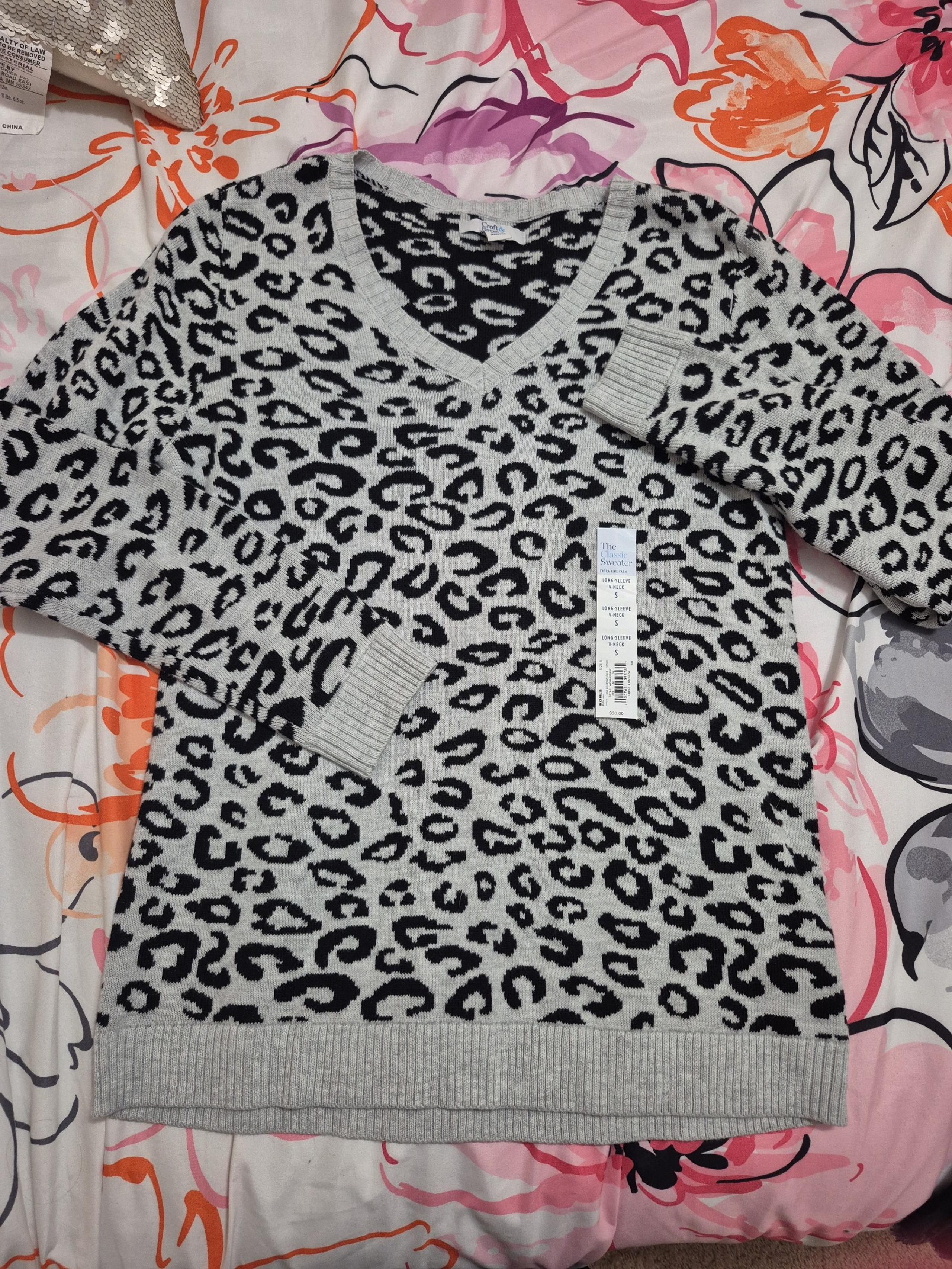 Leopard Print V-Neck Sweater Croft & Barrow NWT Size Small