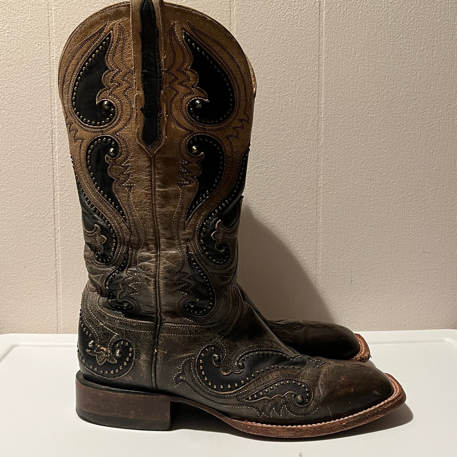 Lucchese Gemma Women’s Size 9.5 B Square Toe Boots Studded Distressed Preowned