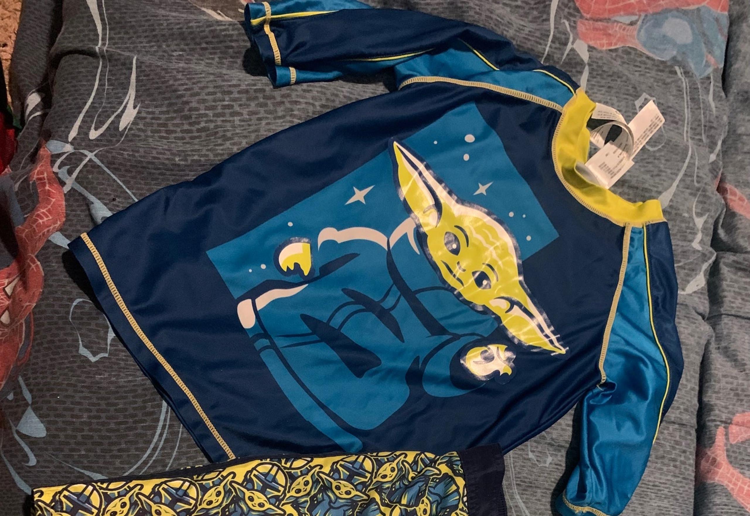 Baby Yoda Rash Guard kids 11/12 Star Wars Disney B4