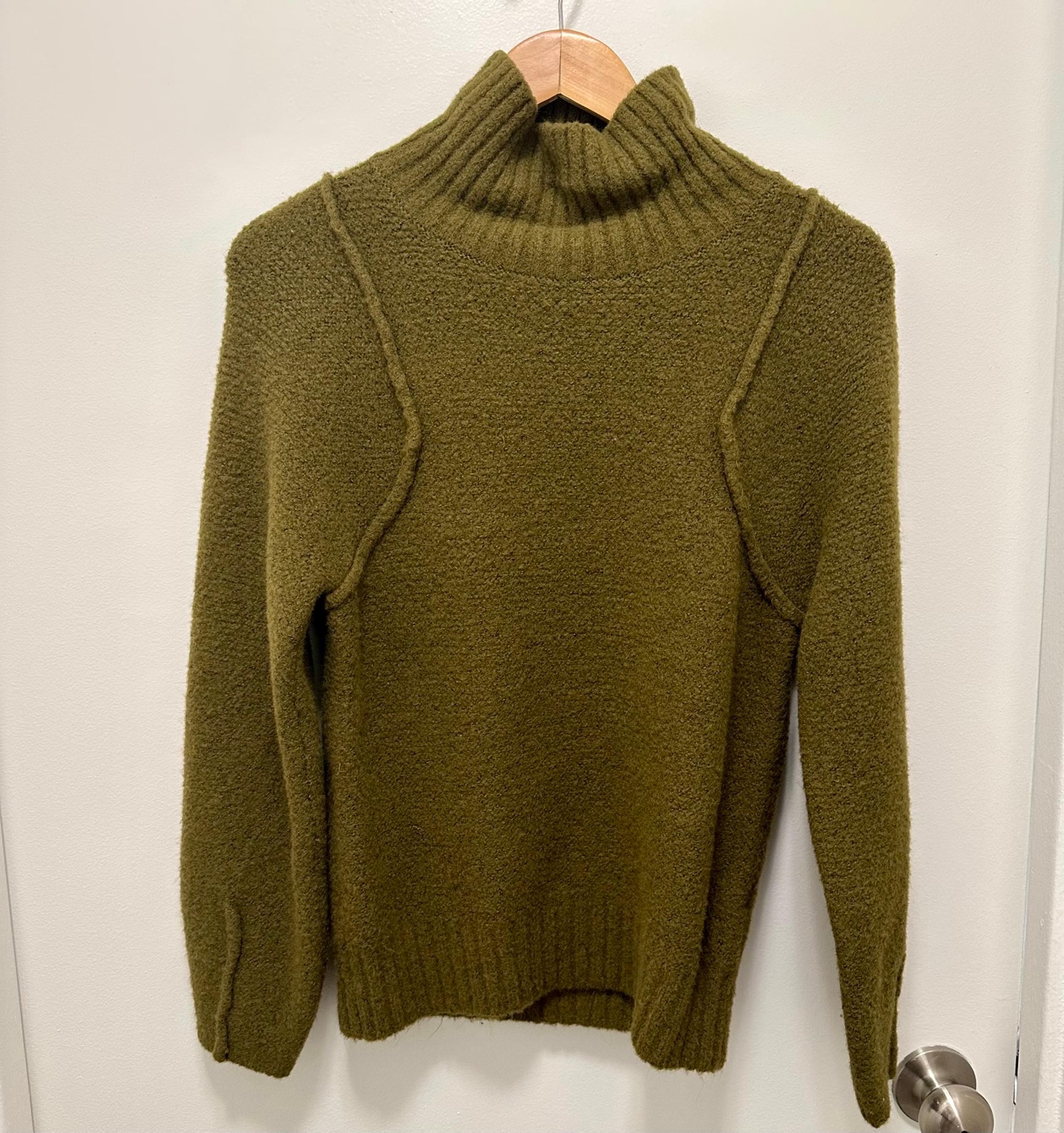 Universal threads green turtleneck sweater