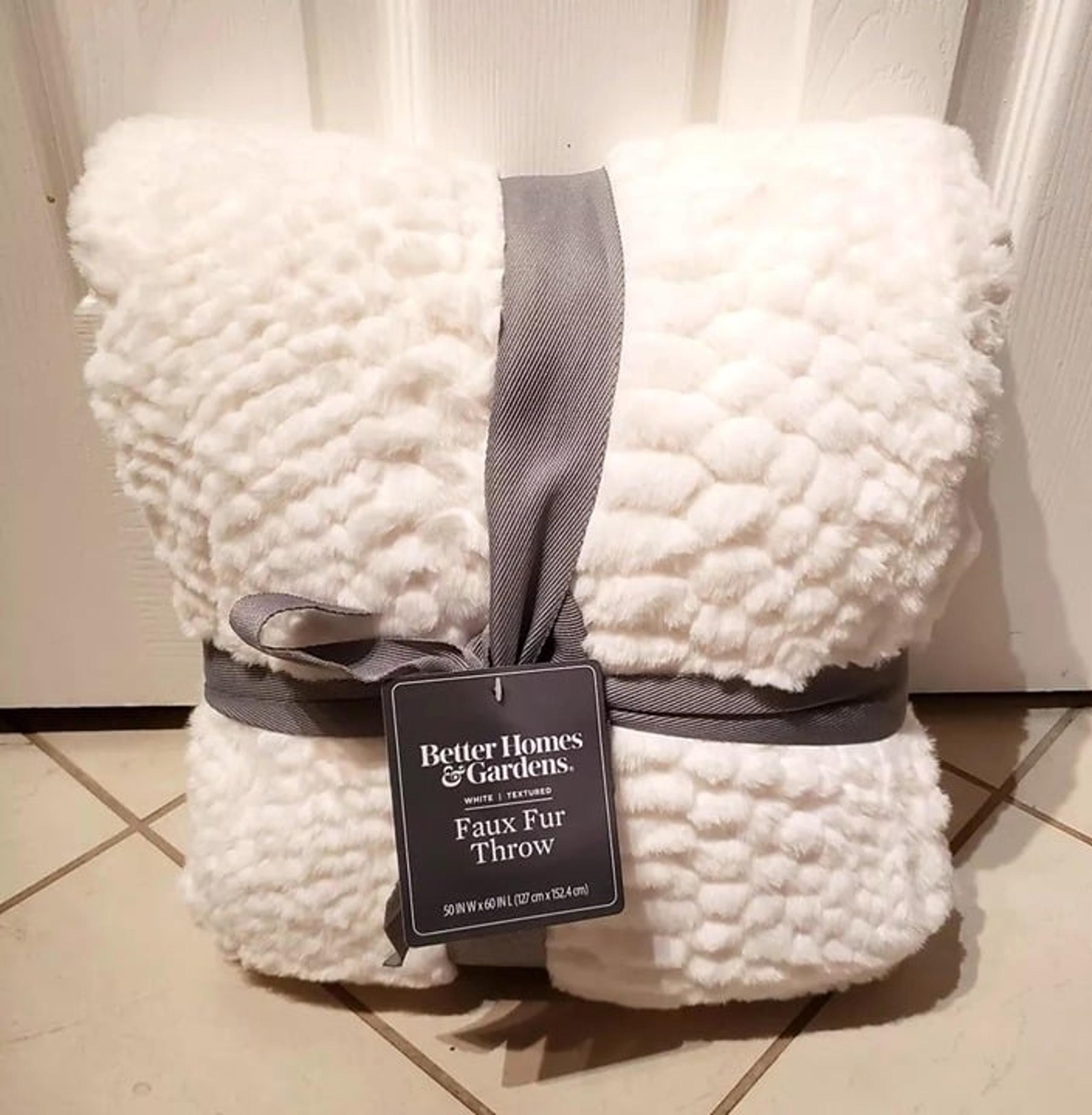 Better Homes & Gardens Faux Fur Reverse Throw Blanket 50"x60" White Textured