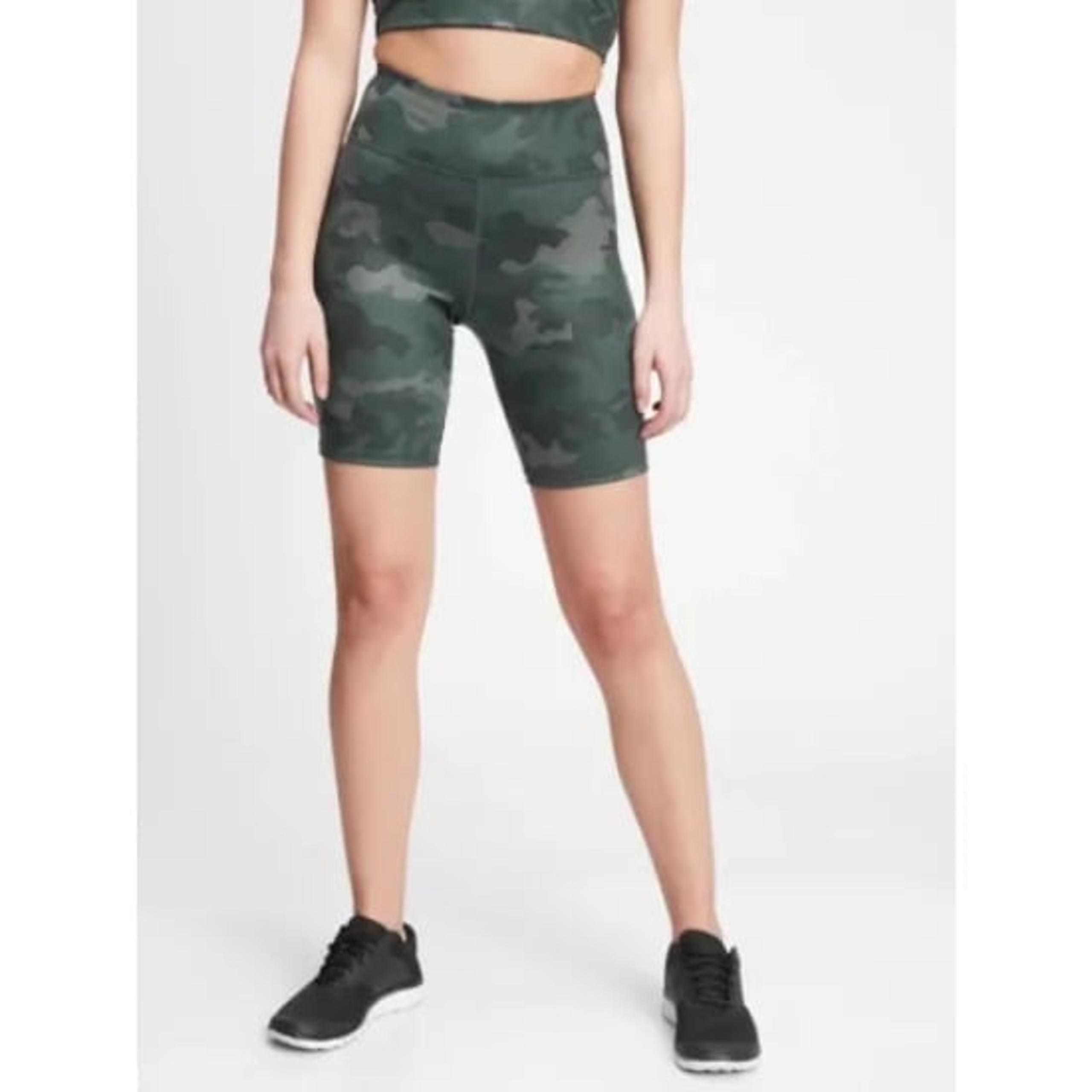 Gap Fit Women's Camo Biker Shorts High Rise - Size S - Green