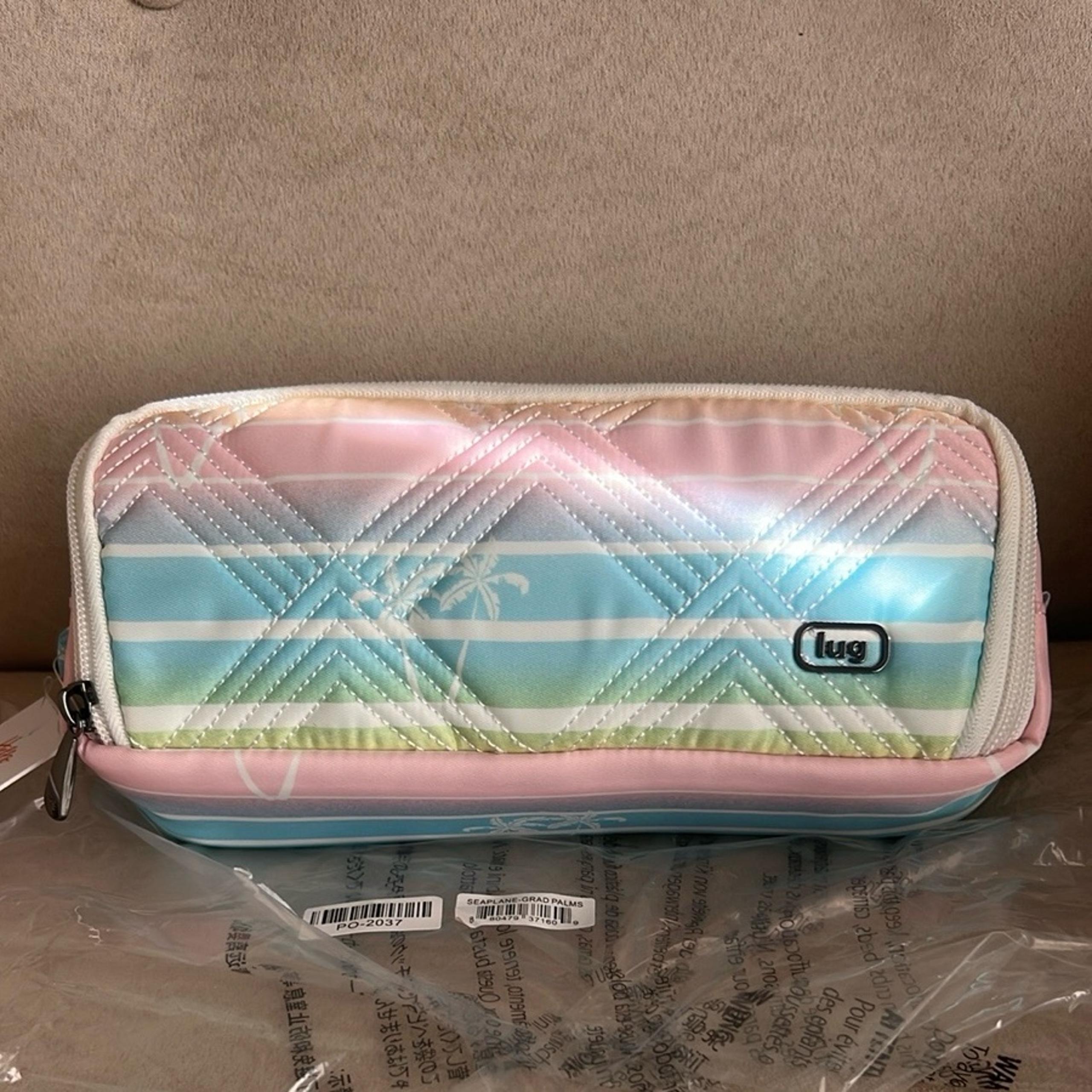 NWT Lug Seaplane Cosmetic Case in Gradient Palms