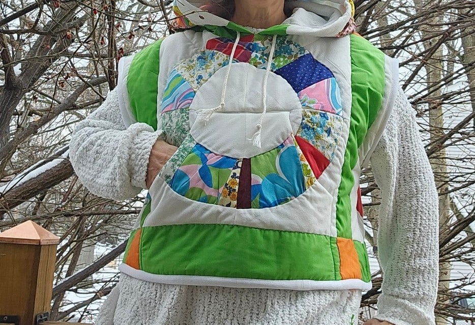 Sleeveless hoodie, made from a polyester vintage quilt