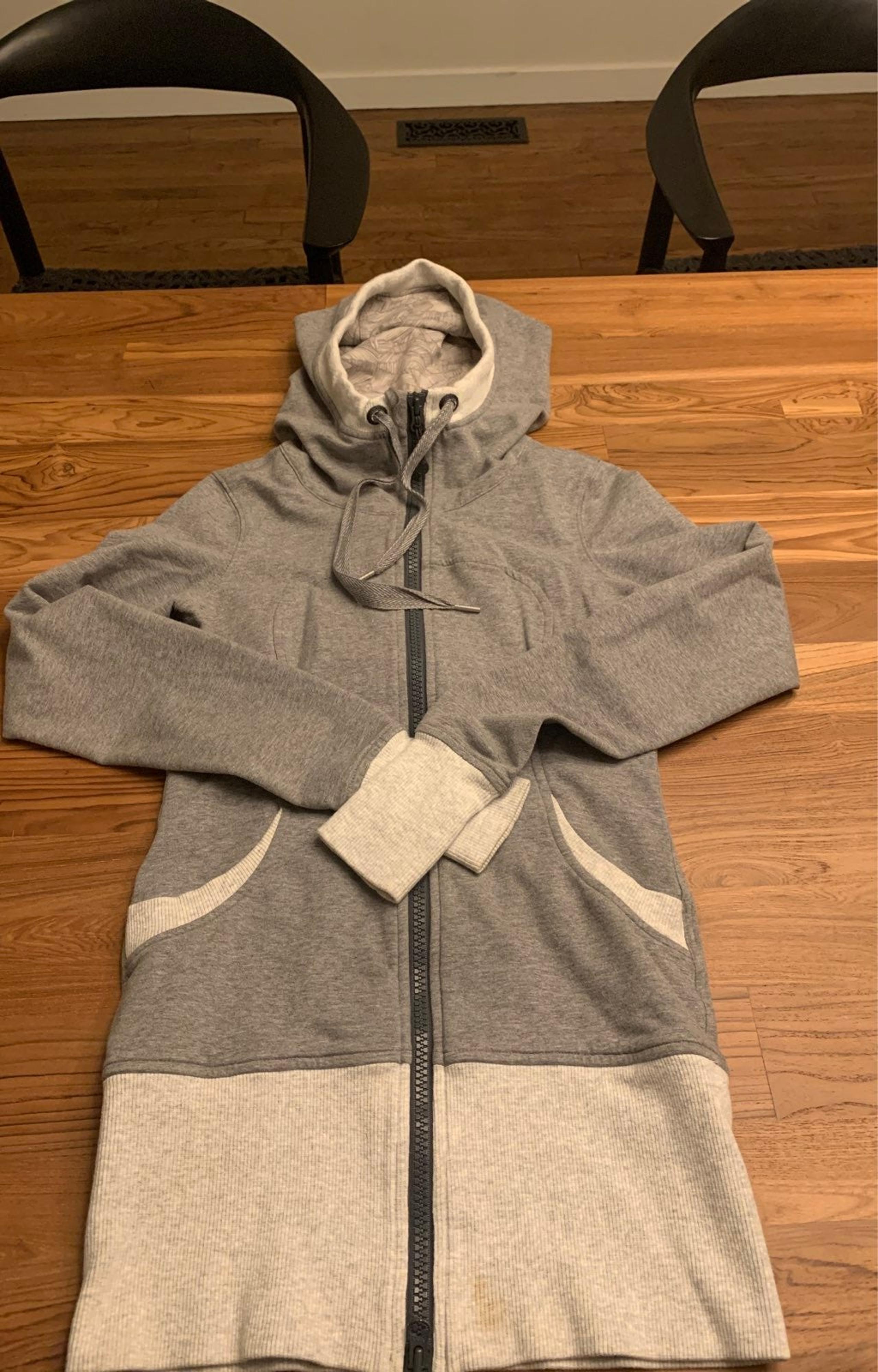 Lululemon size 4 hoodie