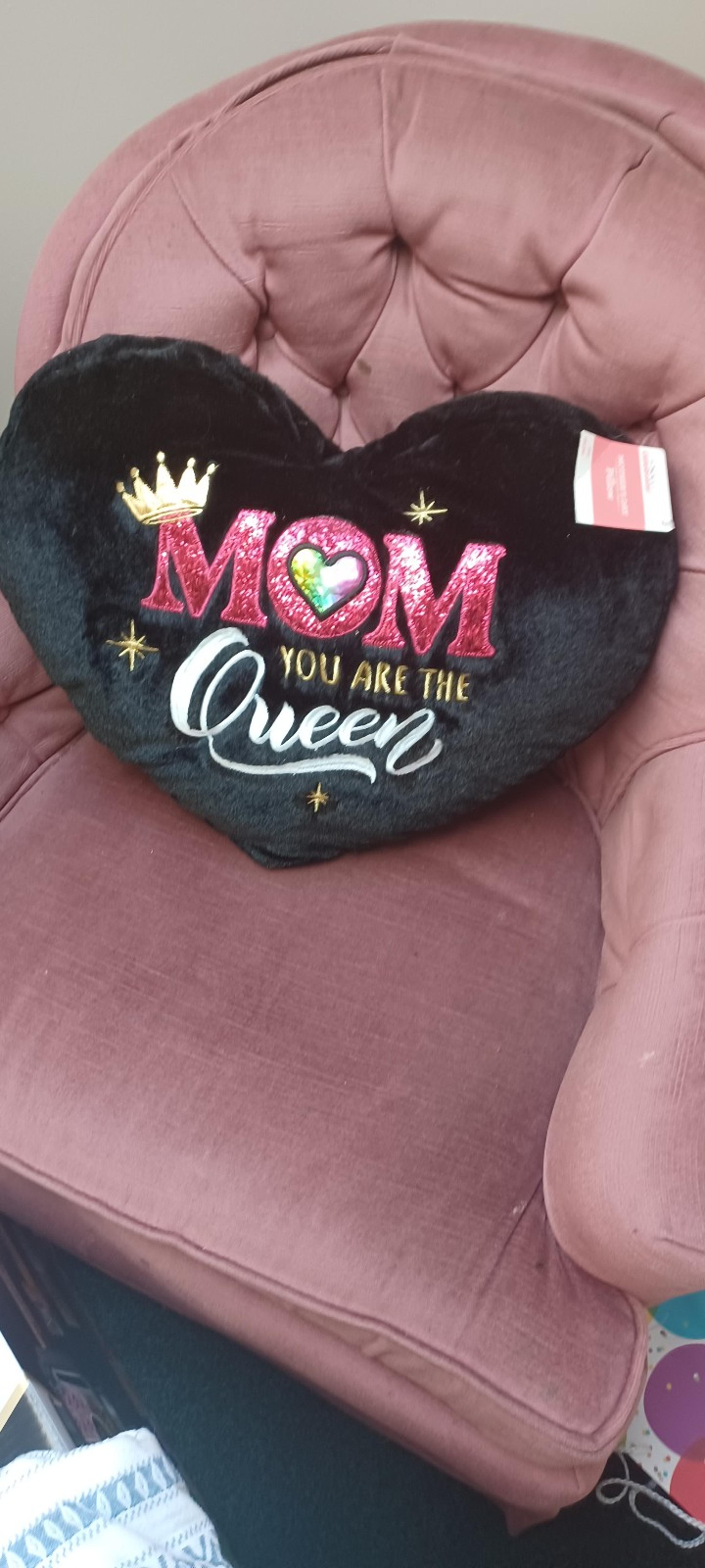 "Mom you are the queen" mother's day I love you pillow