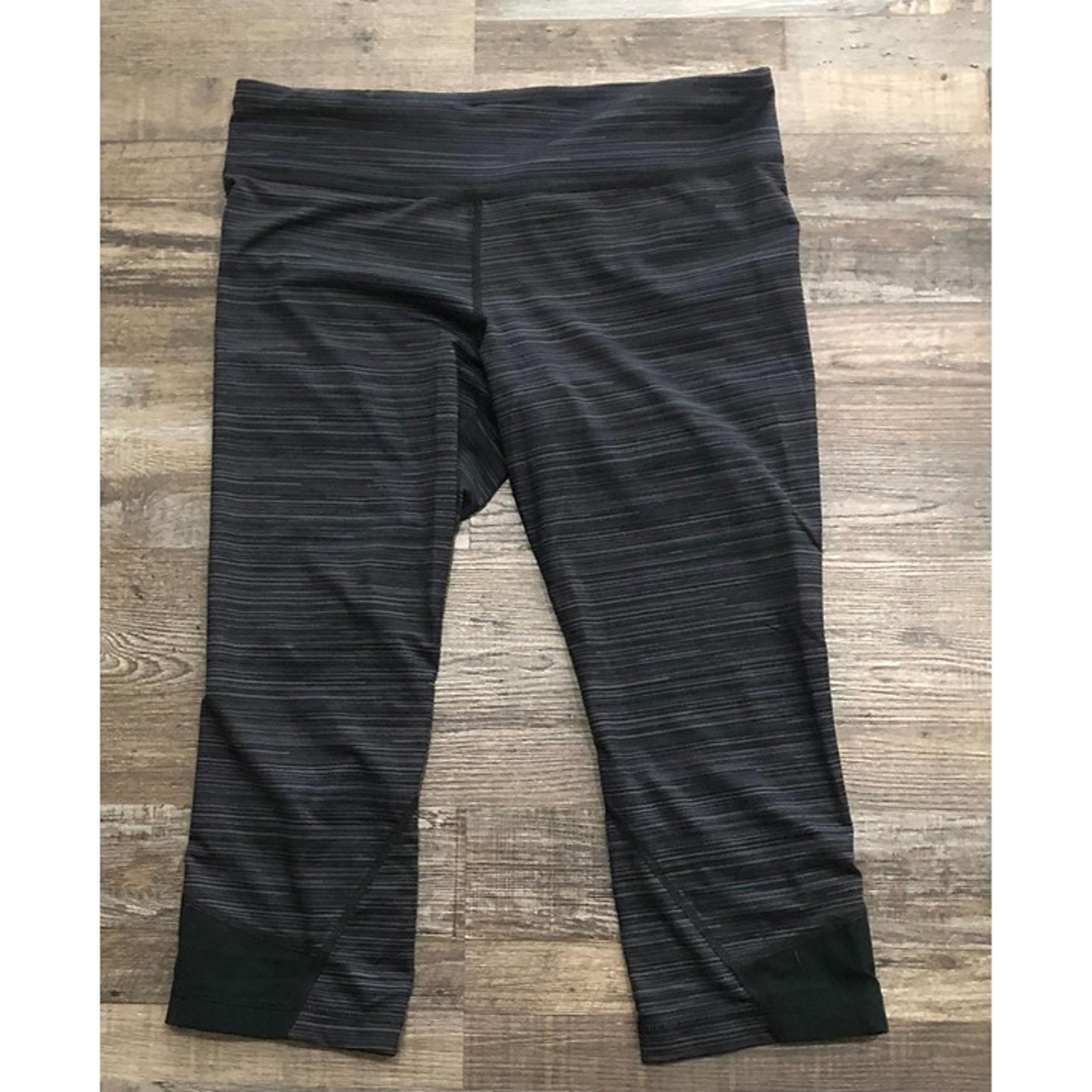 Under Armour Womens Large Black Capri Crop Athletic Leggings