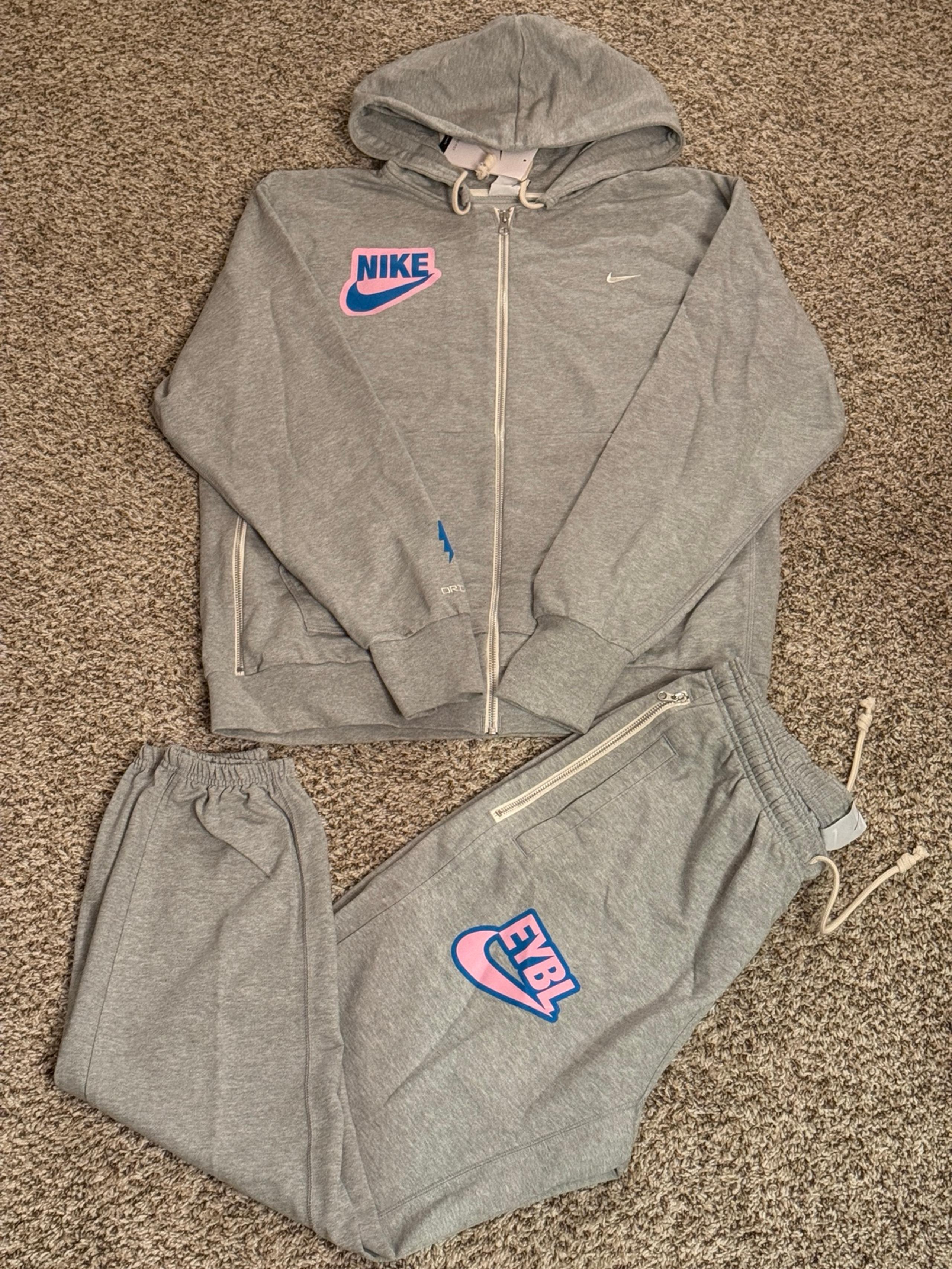 Nike 2023 “LOVE WORK, GIVE WORK” EYBL Men’s Standard Fit Sweatsuit Size XL