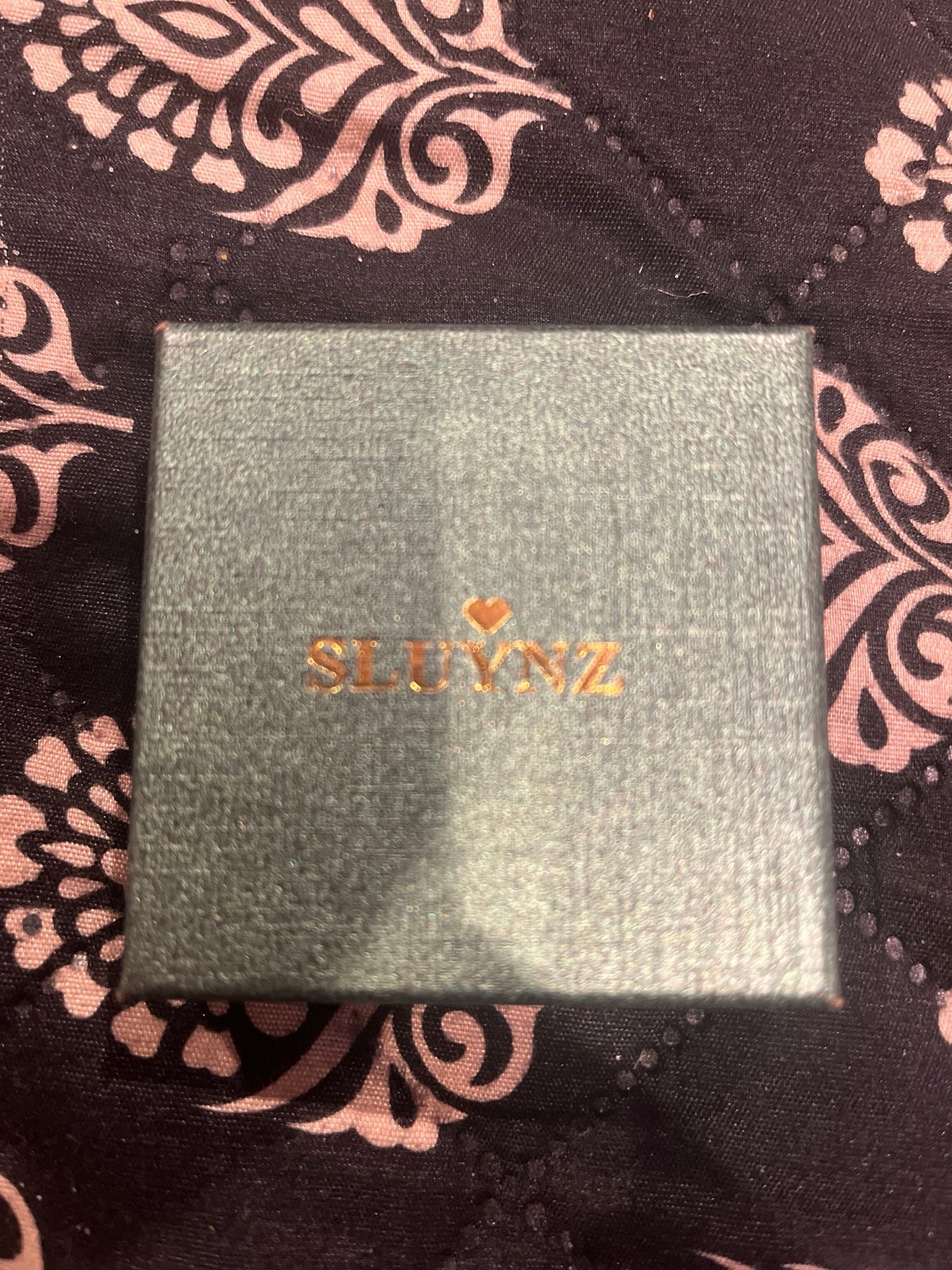 Sluynz Light blue stud earrings