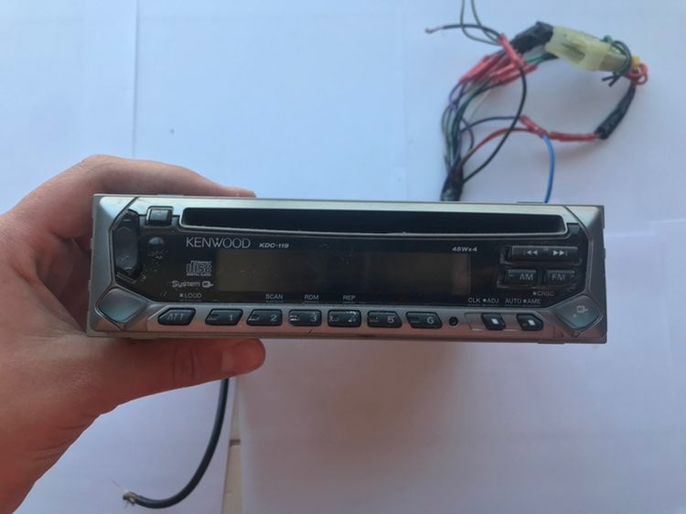 Kenwood KDC-119 CD reciever