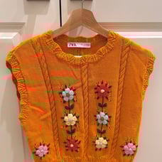 ZARA | Embroidered flower knitwear vest (Large)