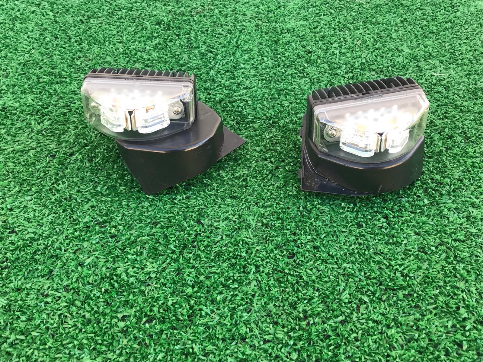 2 Whelen LINZ V Series leds RED / White LINSV2R