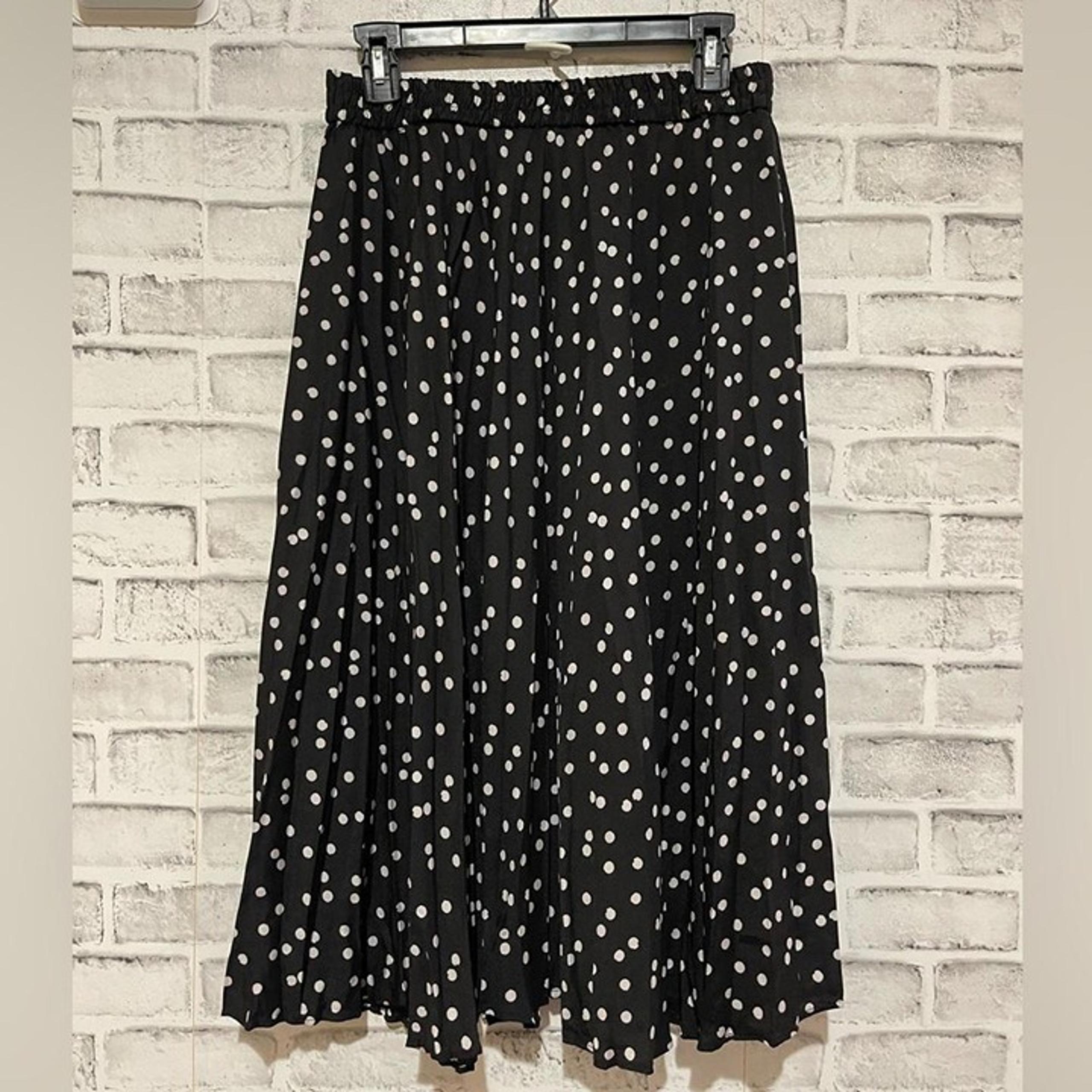Women’s Time & Tru black with white polka dot a-line skirt Size Medium - Time and Tru