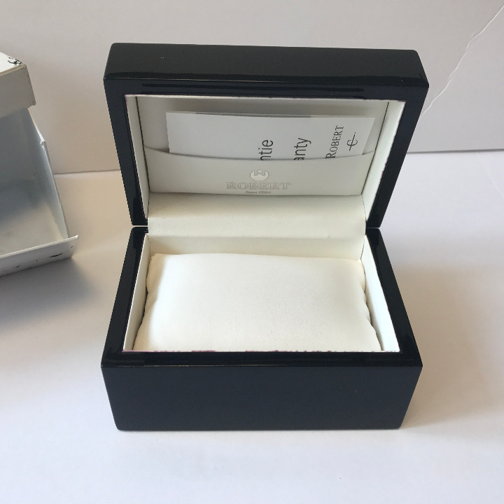 Authentic Robert Display Watch Box