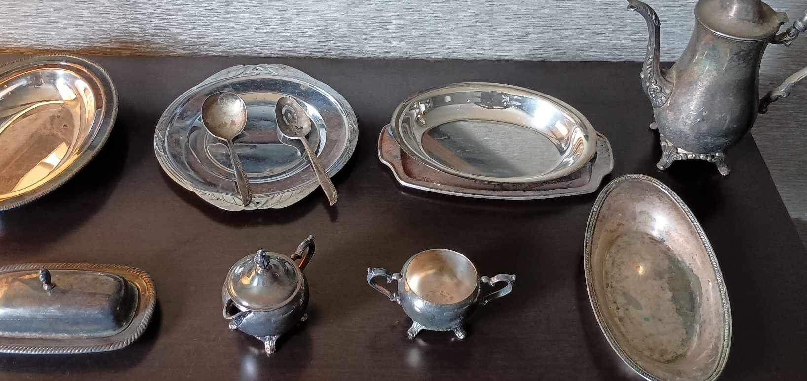 Vintage WM Rogers 800 Silver Set w/ Tea Kettle, Platters etc.