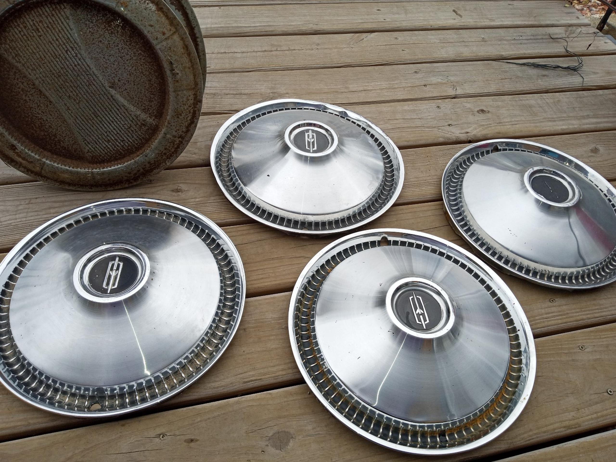 14" Oldsmobile Delta 88 hubcap set
