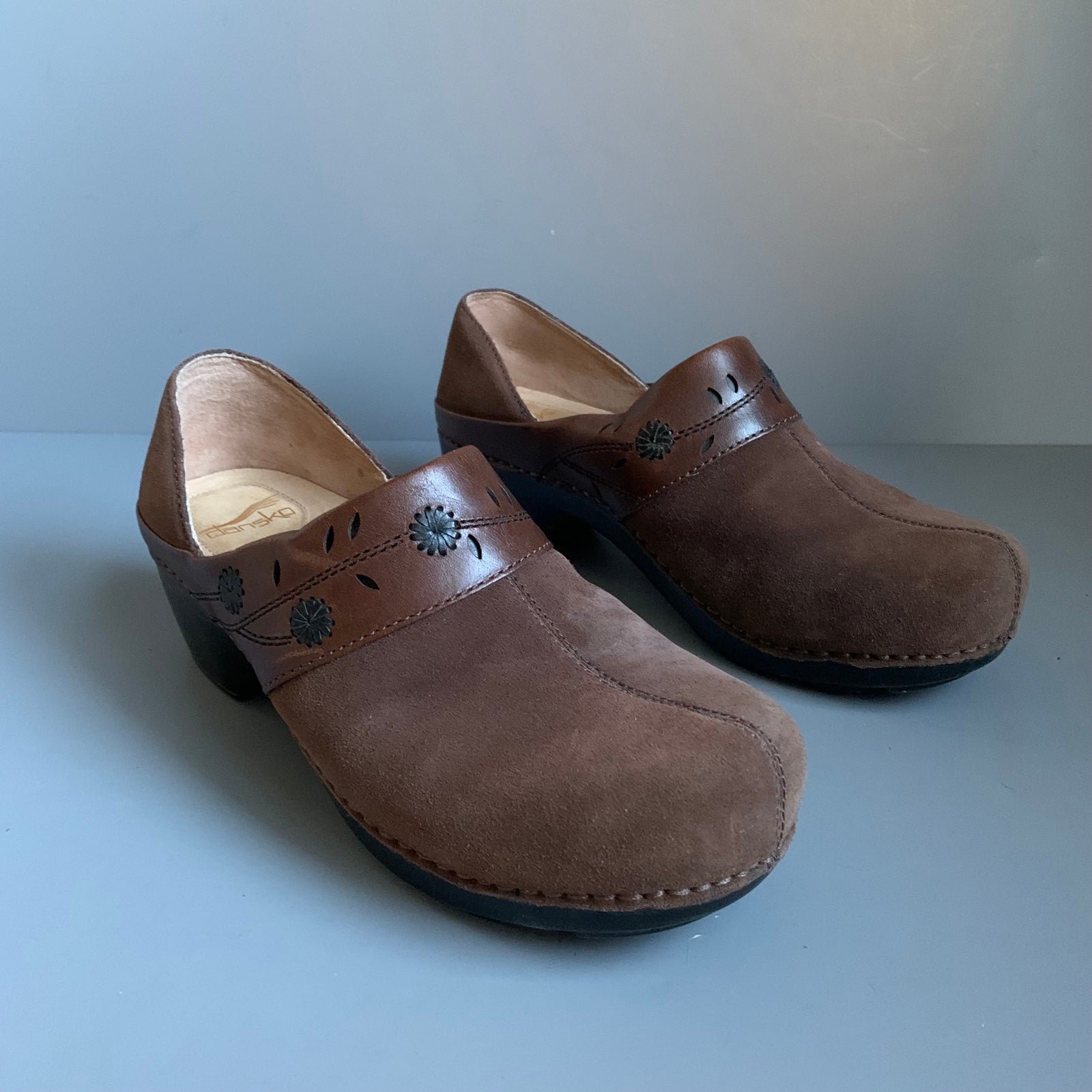 Dansko Pavan Suede Nursing Orthotic Flower Etching Professional Work Clog 9.5