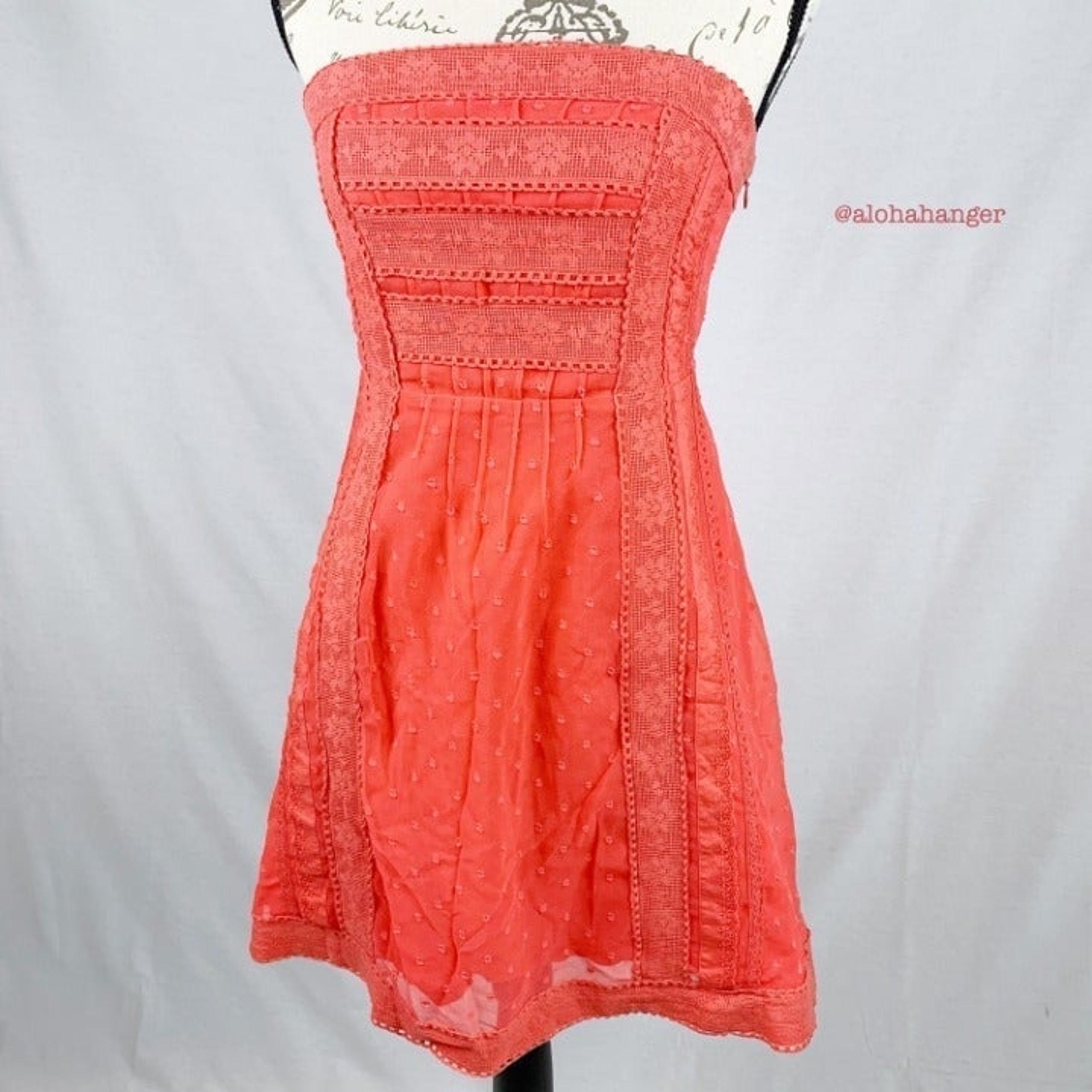 Urban Outfitter Kimchi Blue Coral Strapless Dress Women's M Crochet Lace Mini!