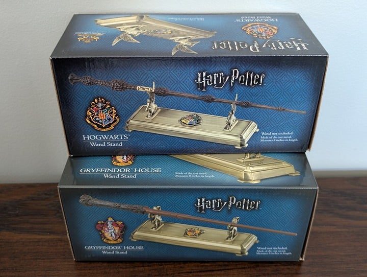 Harry Potter Wand Stands - Griffindor and Hogwarts