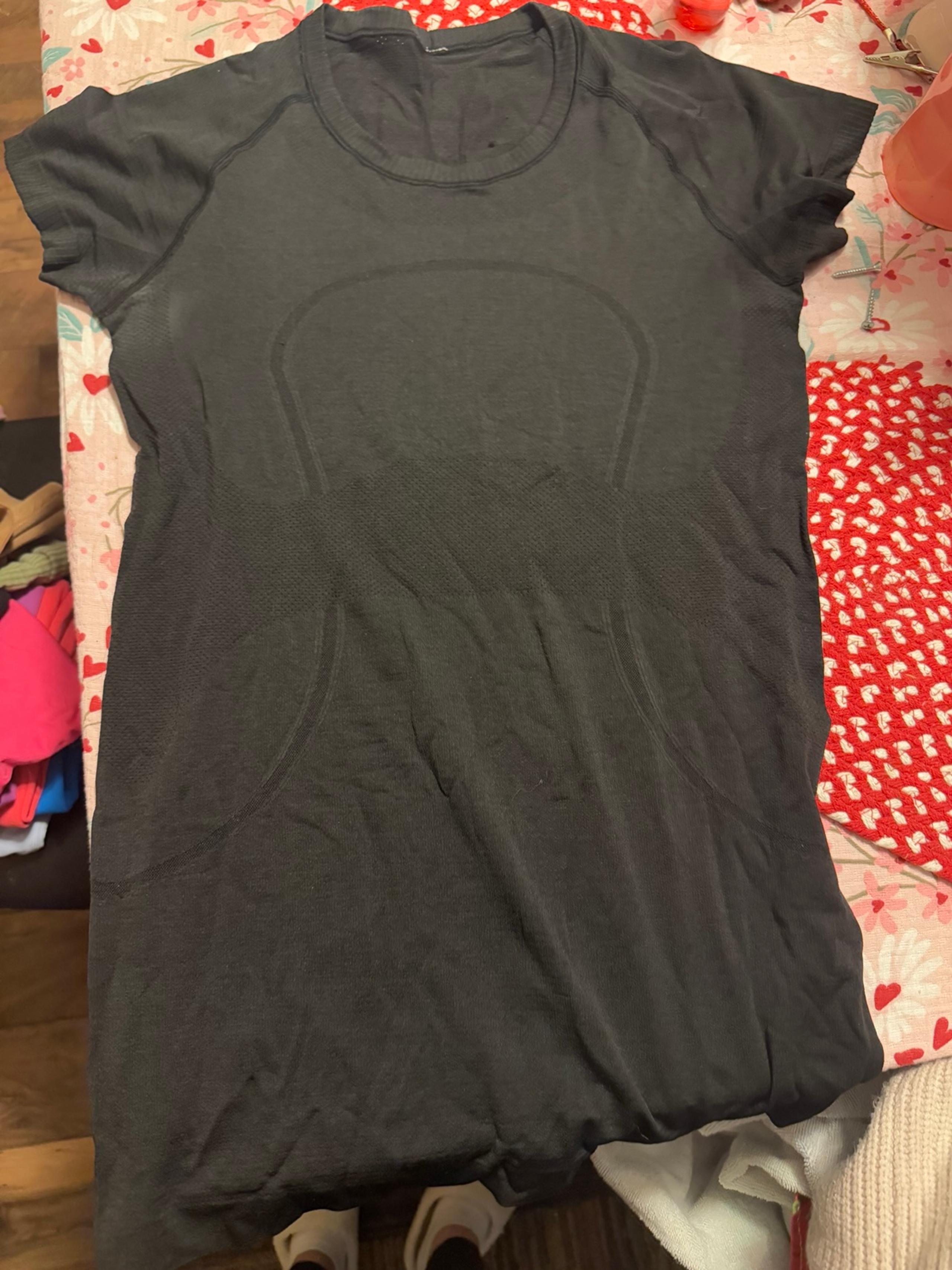 Lululemon Women's 8 Swiftly Tech Short Sleeve Tee Black Crewneck Full Length