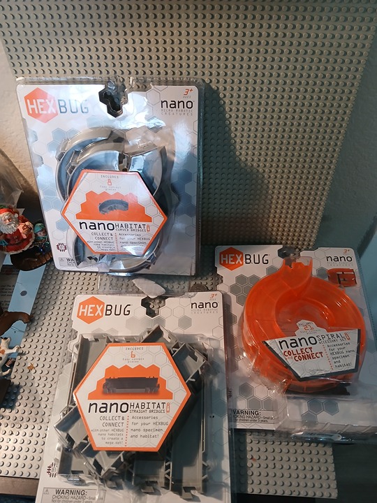 Hex Bug Nano Large Lot - 1 Nano Spiral, 2 habitats curved and straight