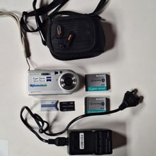 Sony Cybershot Digital Camera with extras