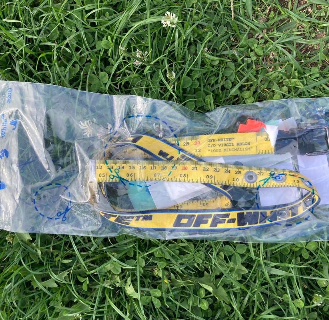 Off-white tape measurement reversible belt