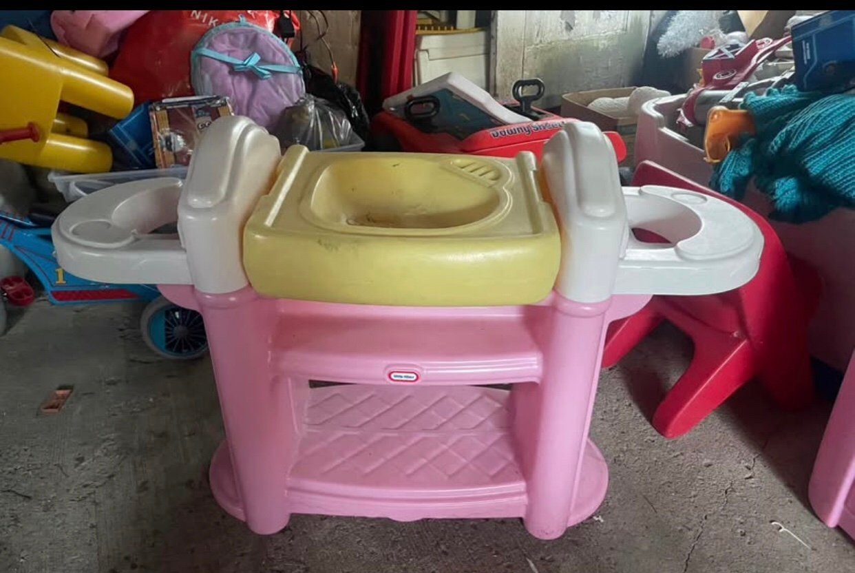 Little tikes baby station