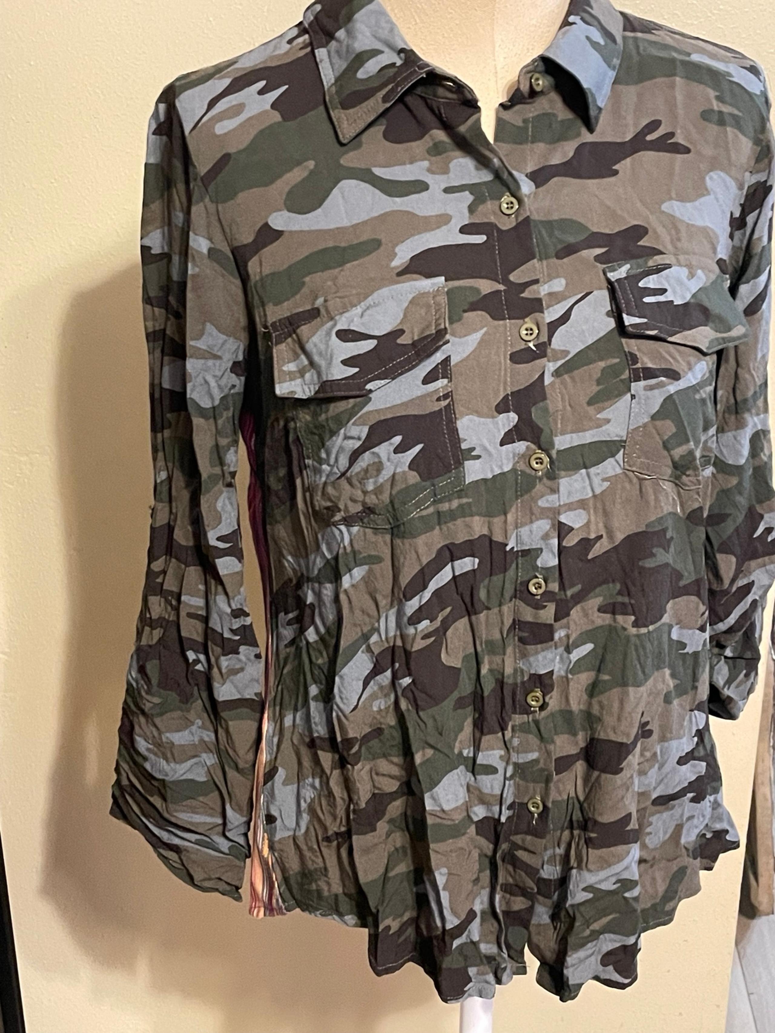 Boutique Camouflage front Embroidered back button up hi low top