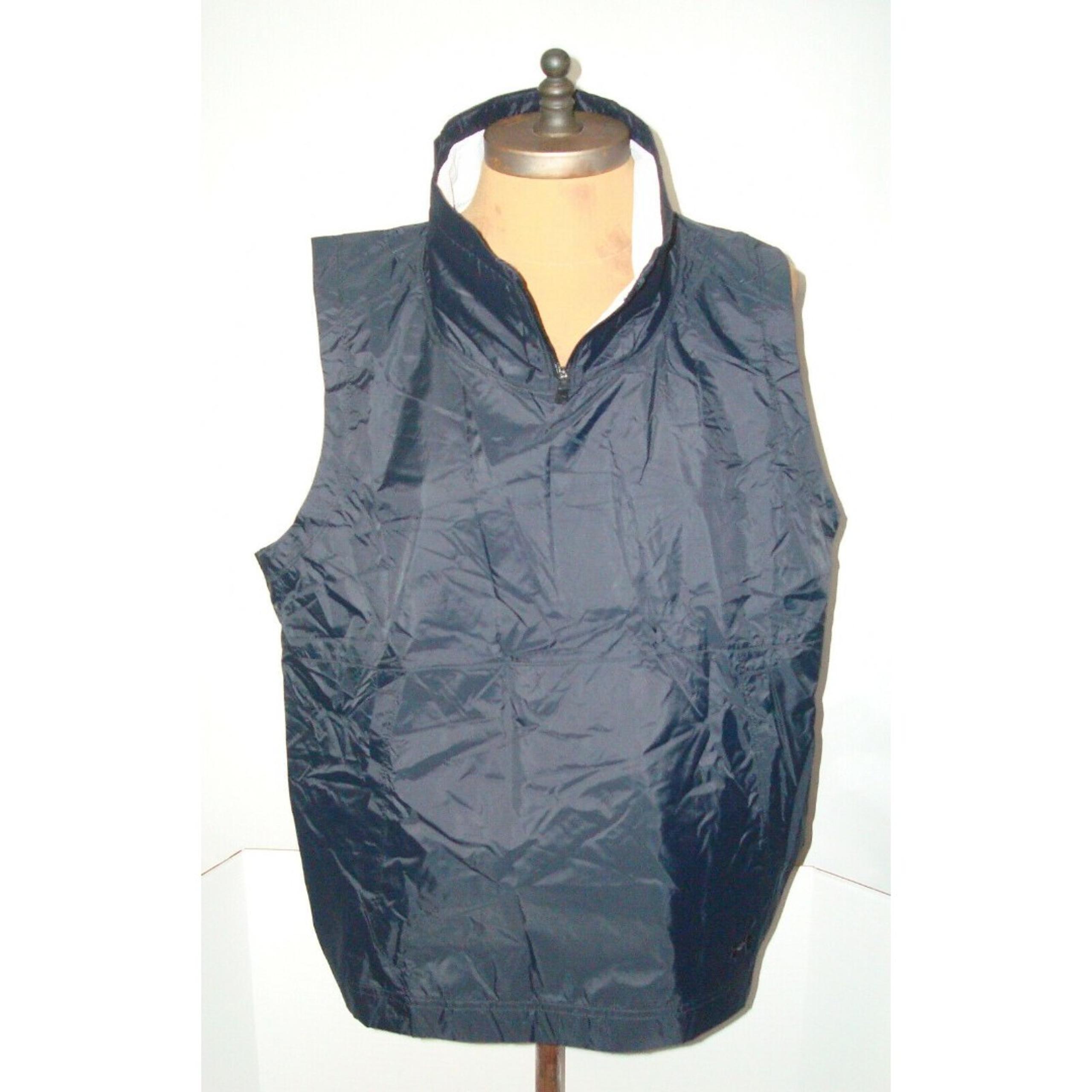 New Womens Under Armour Vest NWT Wind Breaker Black XS Pocket Neck Zip Collar