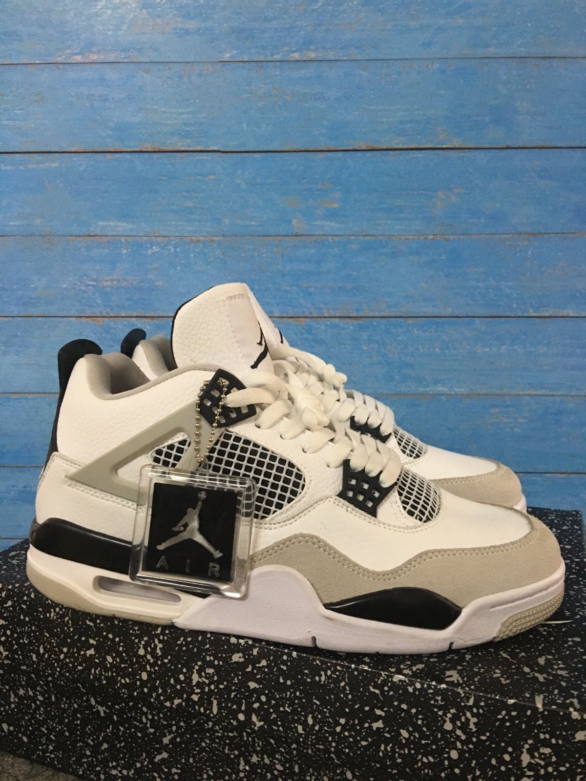 Jordan 4 size 9.5 M